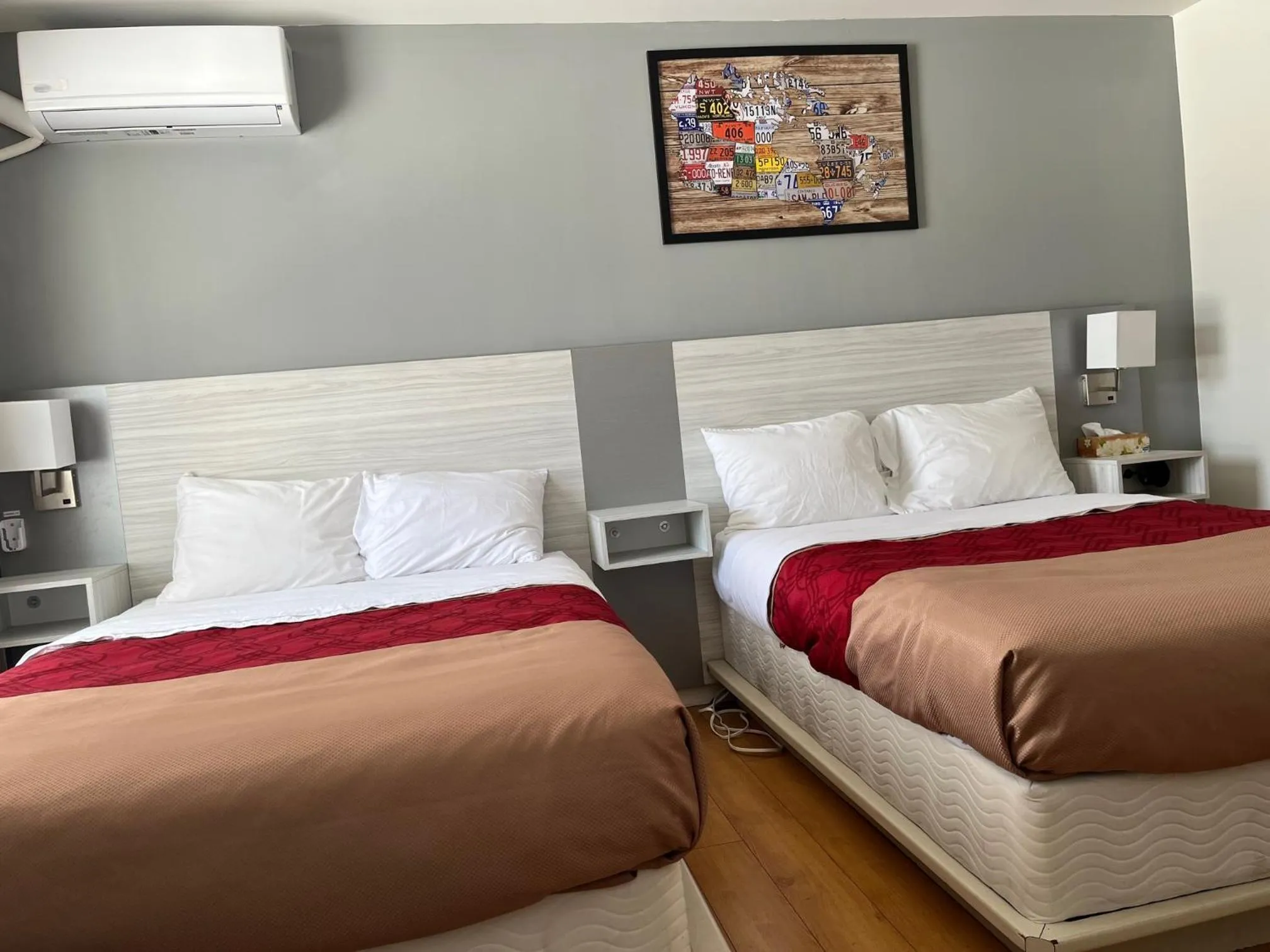 Bed in Hotel Motel Le Regent