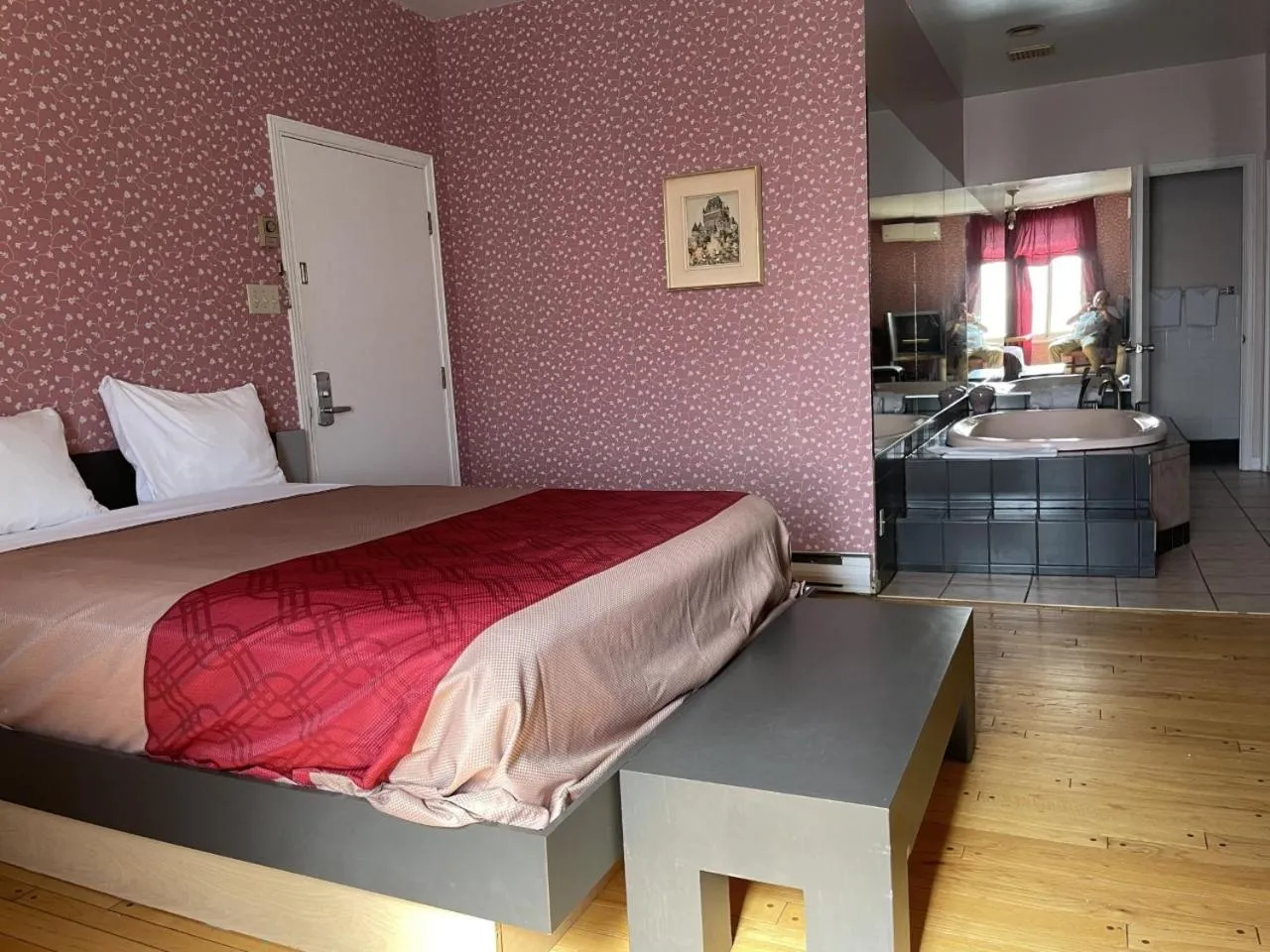 Bed in Hotel Motel Le Regent