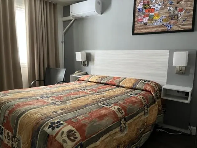 Bed in Hotel Motel Le Regent