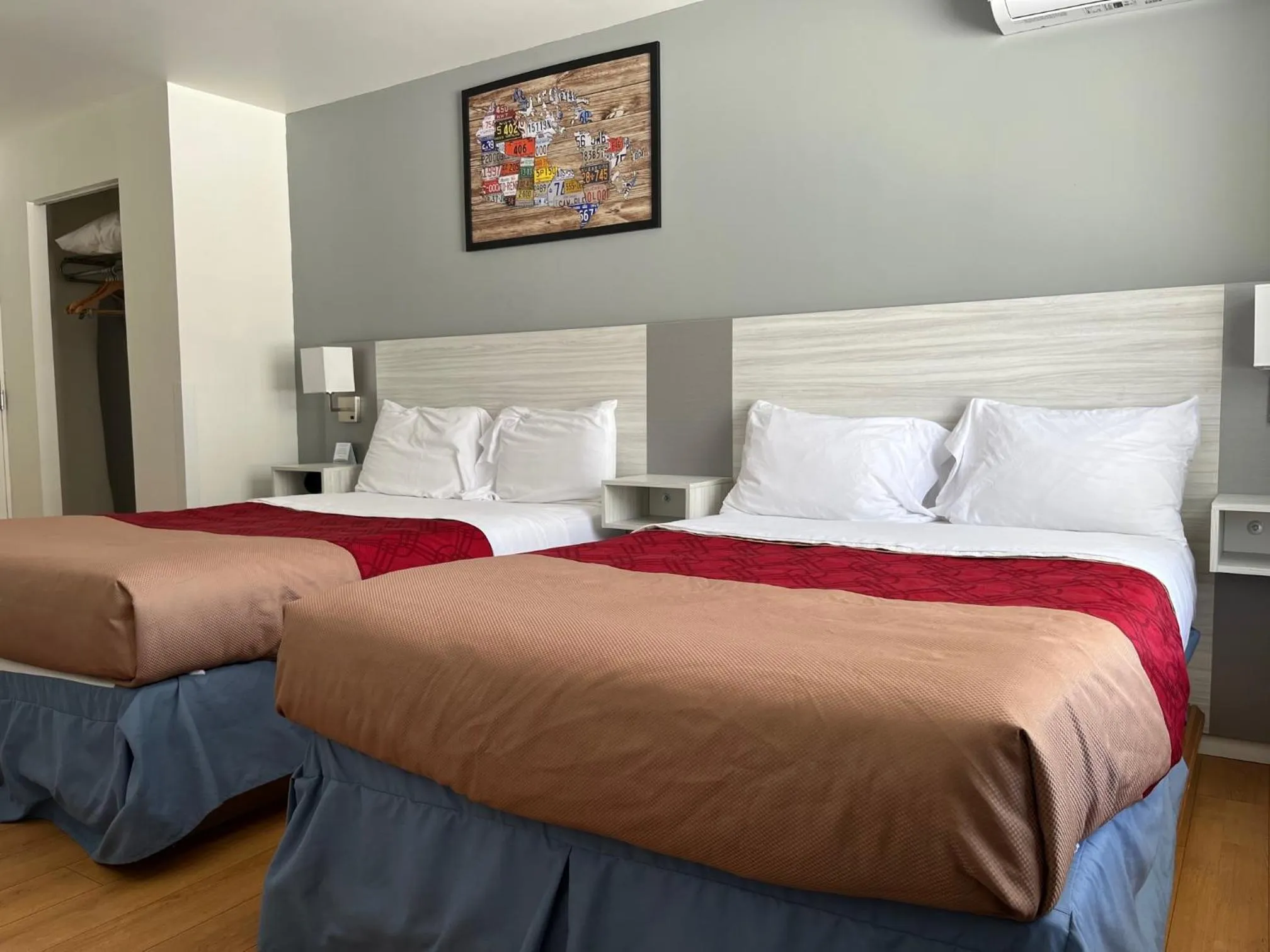 Bed in Hotel Motel Le Regent