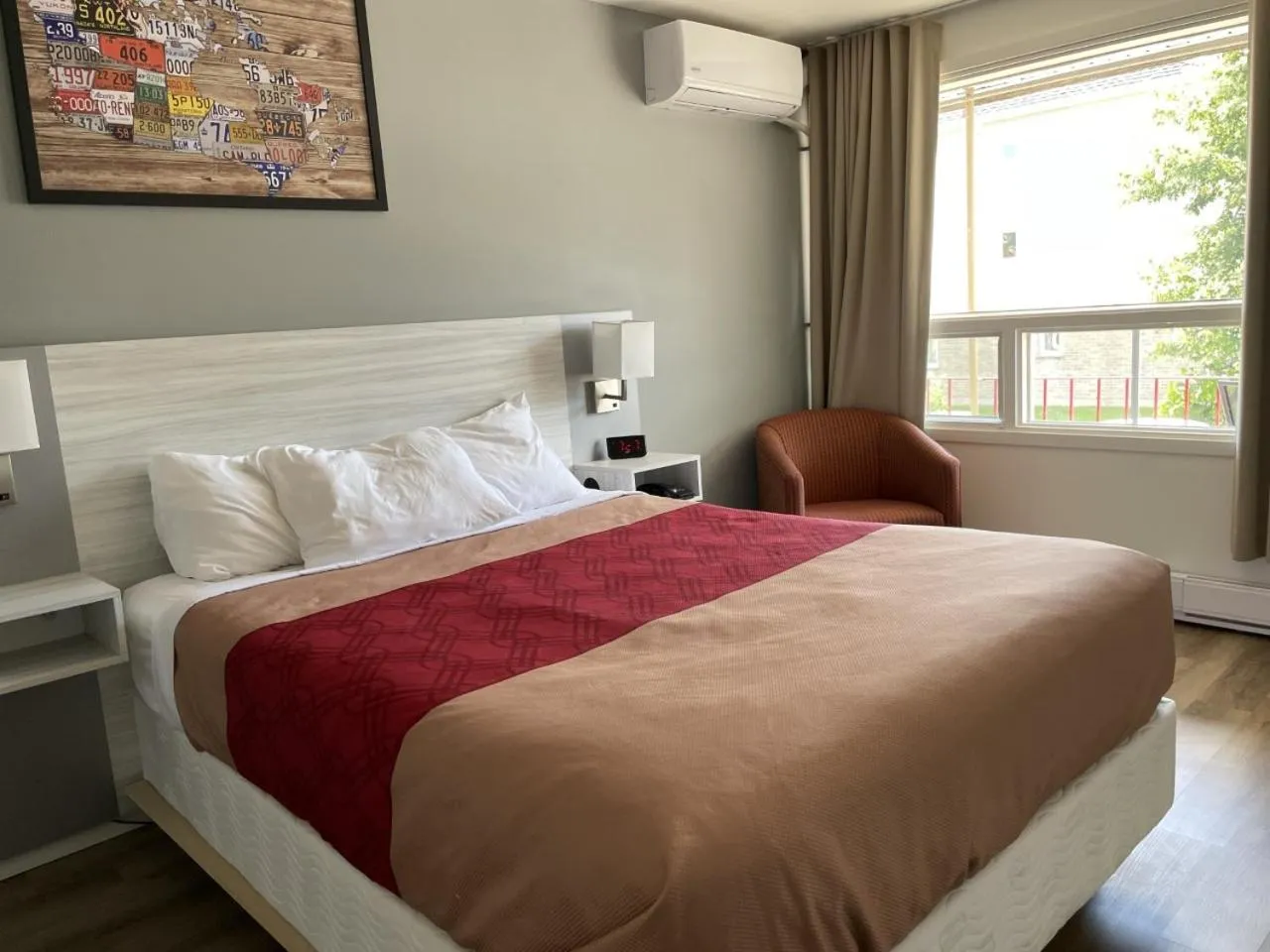 Bedroom, Bed in Hotel Motel Le Regent