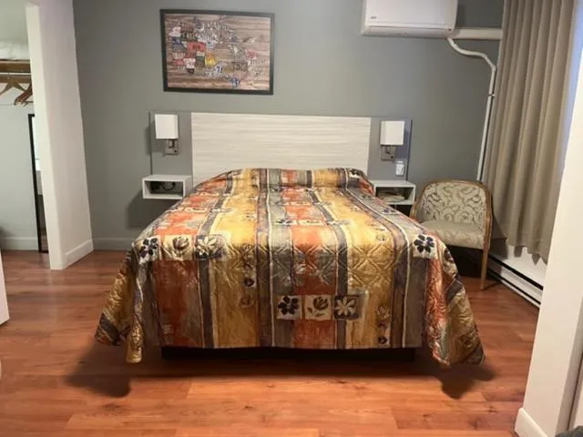 Bed in Hotel Motel Le Regent