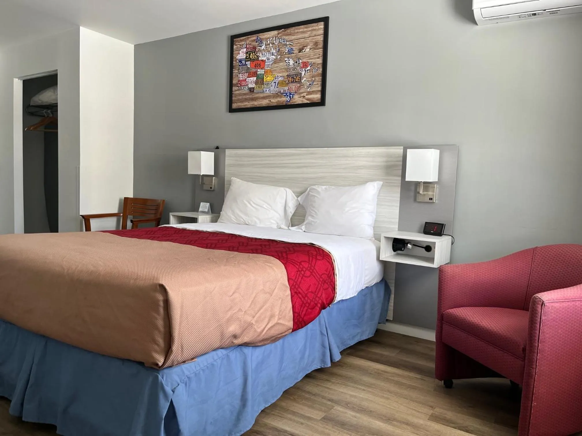 Bed in Hotel Motel Le Regent