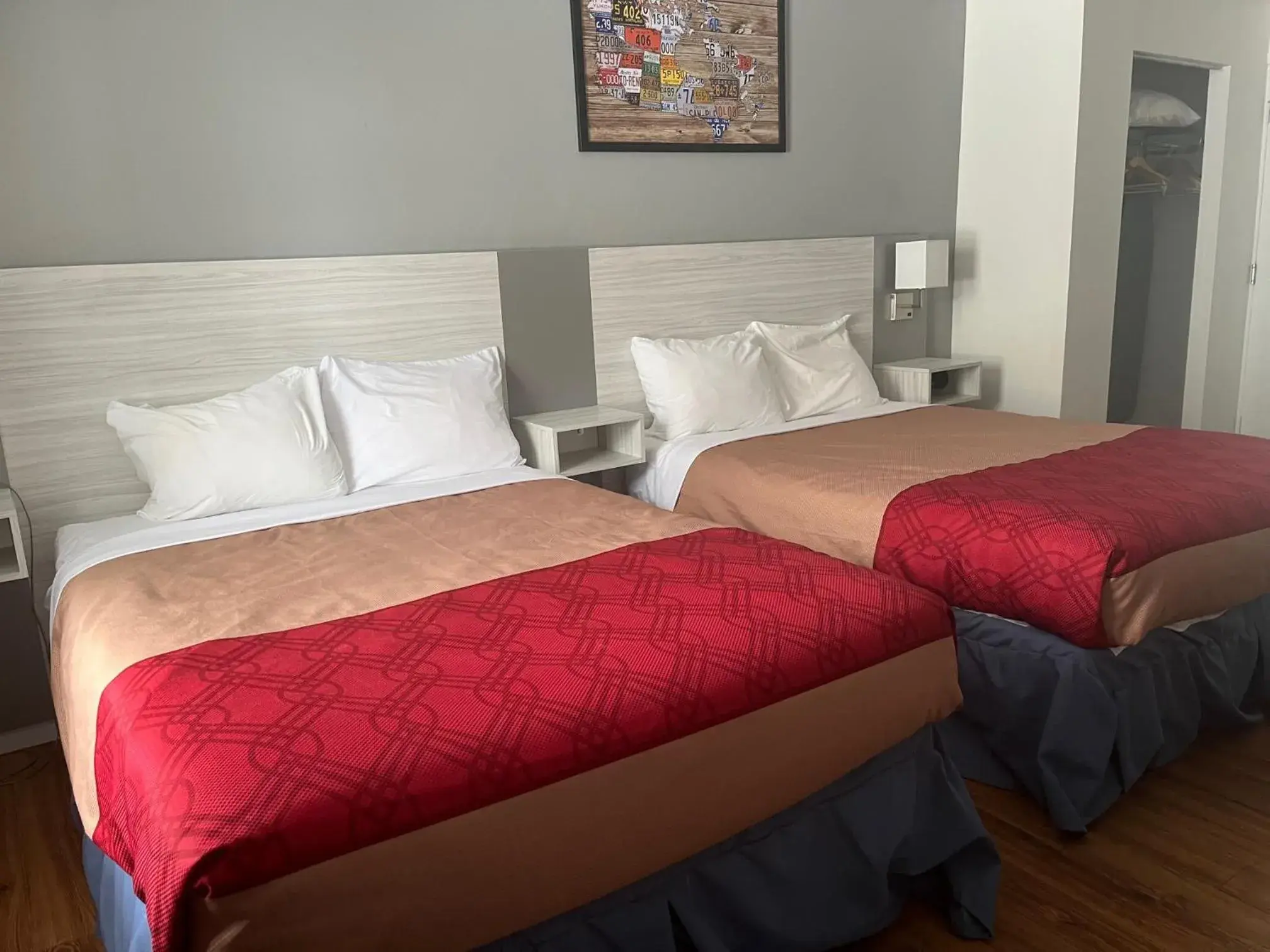 Double Room with Two Double Beds - Non-Smoking in Hotel Motel Le Regent Double Room with Two Double Beds - Non-Smoking in Hotel Motel Le Regent