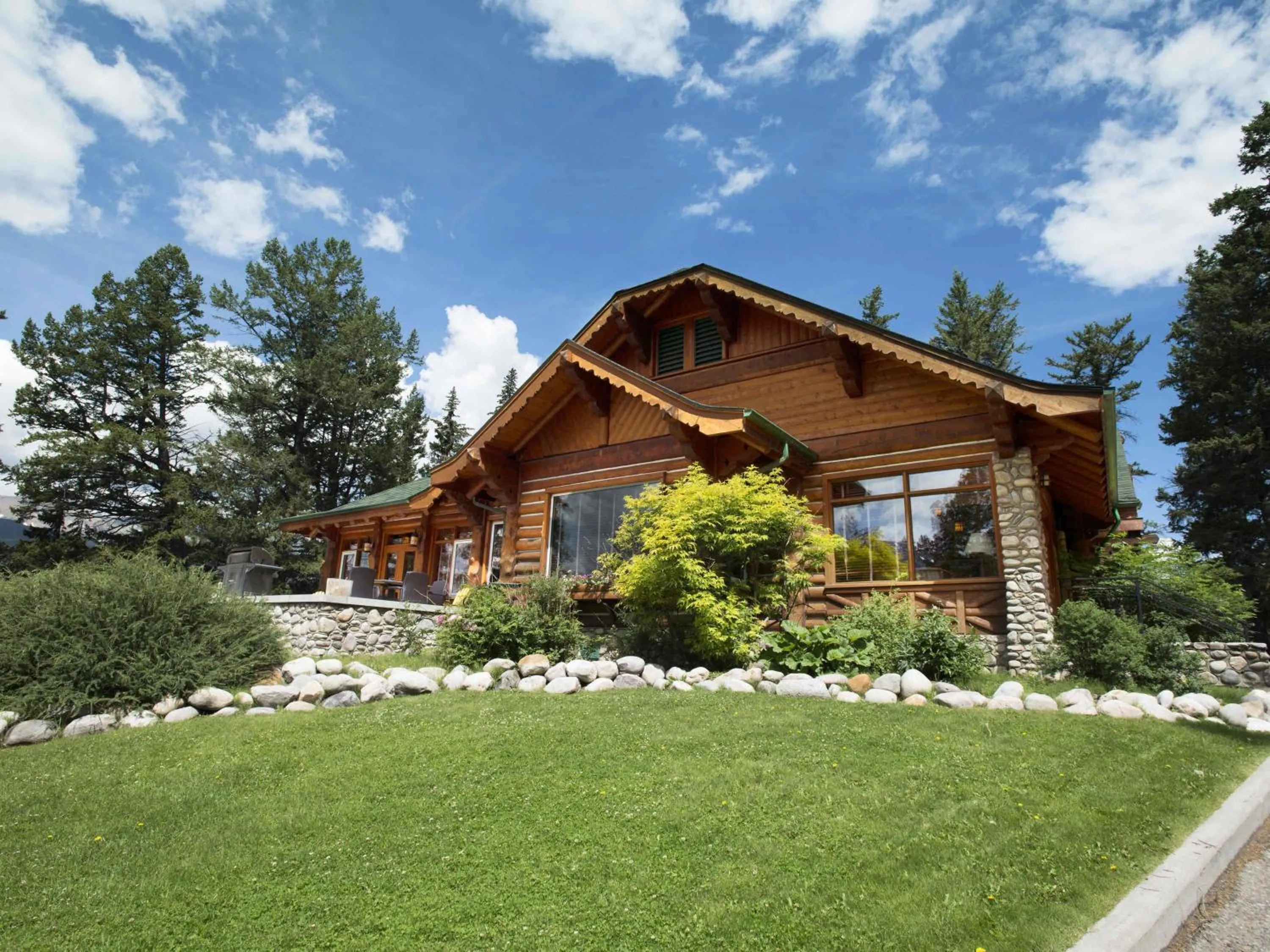 Bedroom in Fairmont Jasper Park Lodge