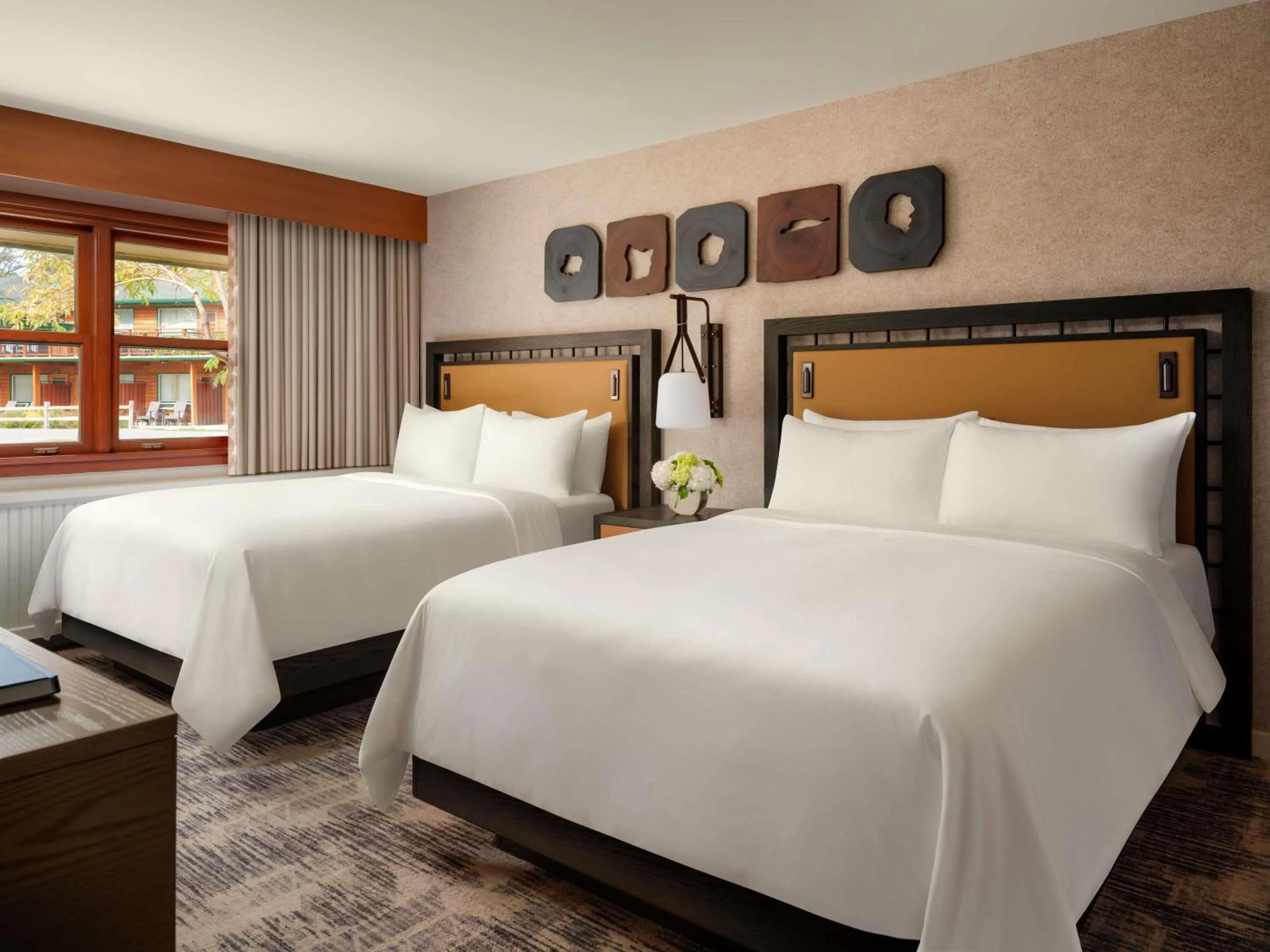 Bedroom, Bed in Fairmont Jasper Park Lodge