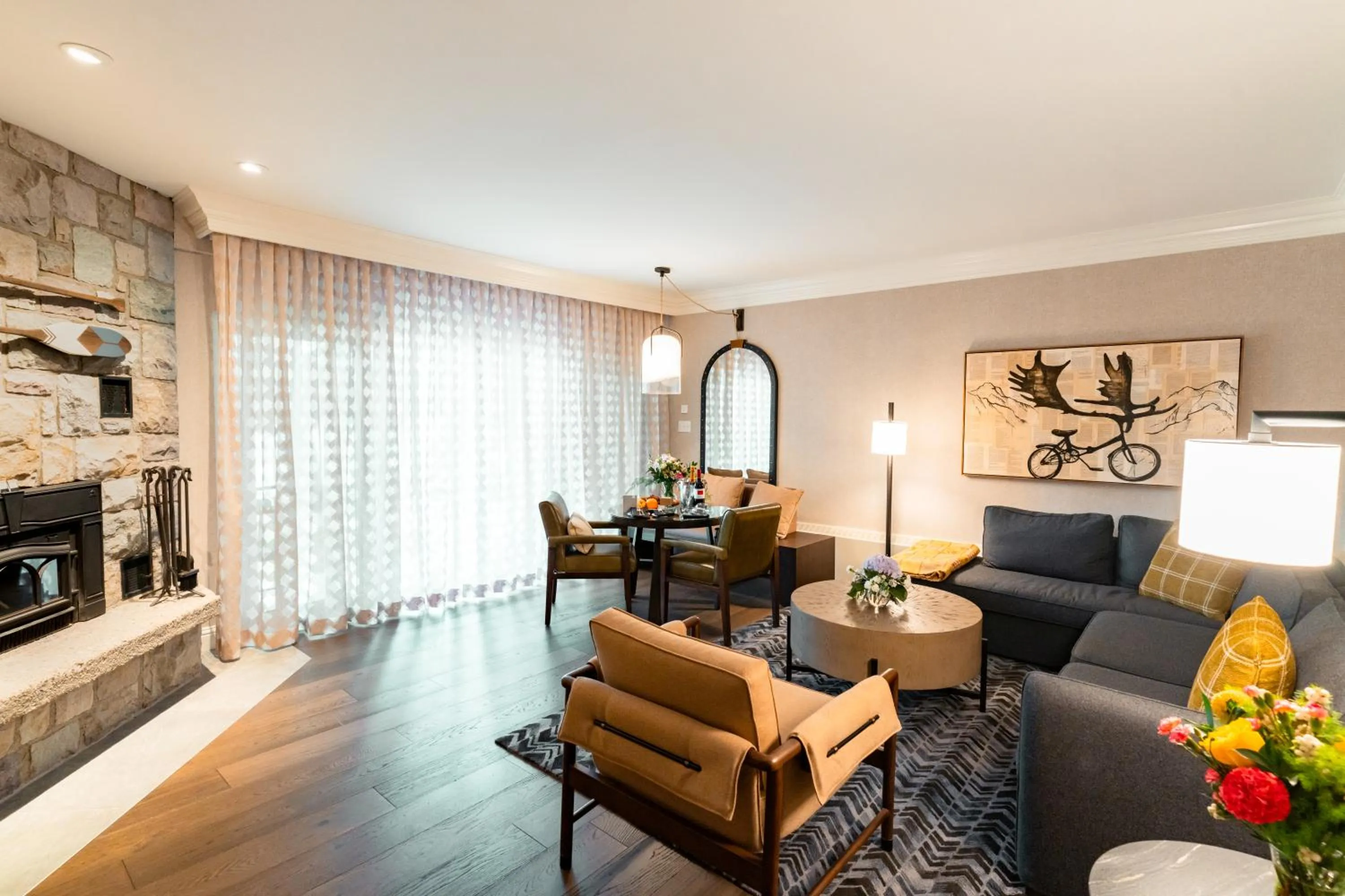 Living room in Fairmont Jasper Park Lodge