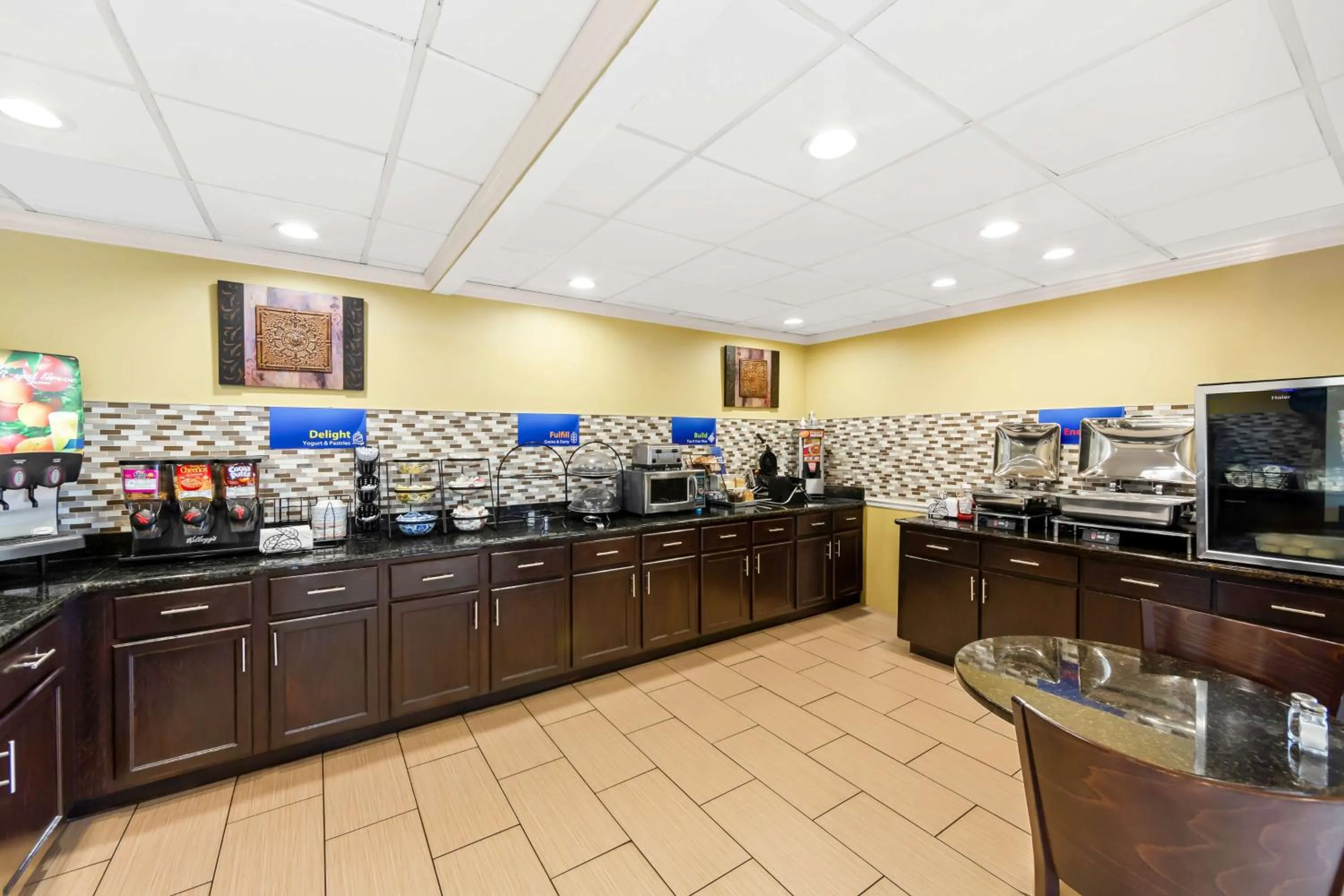 Breakfast in Best Western Dayton