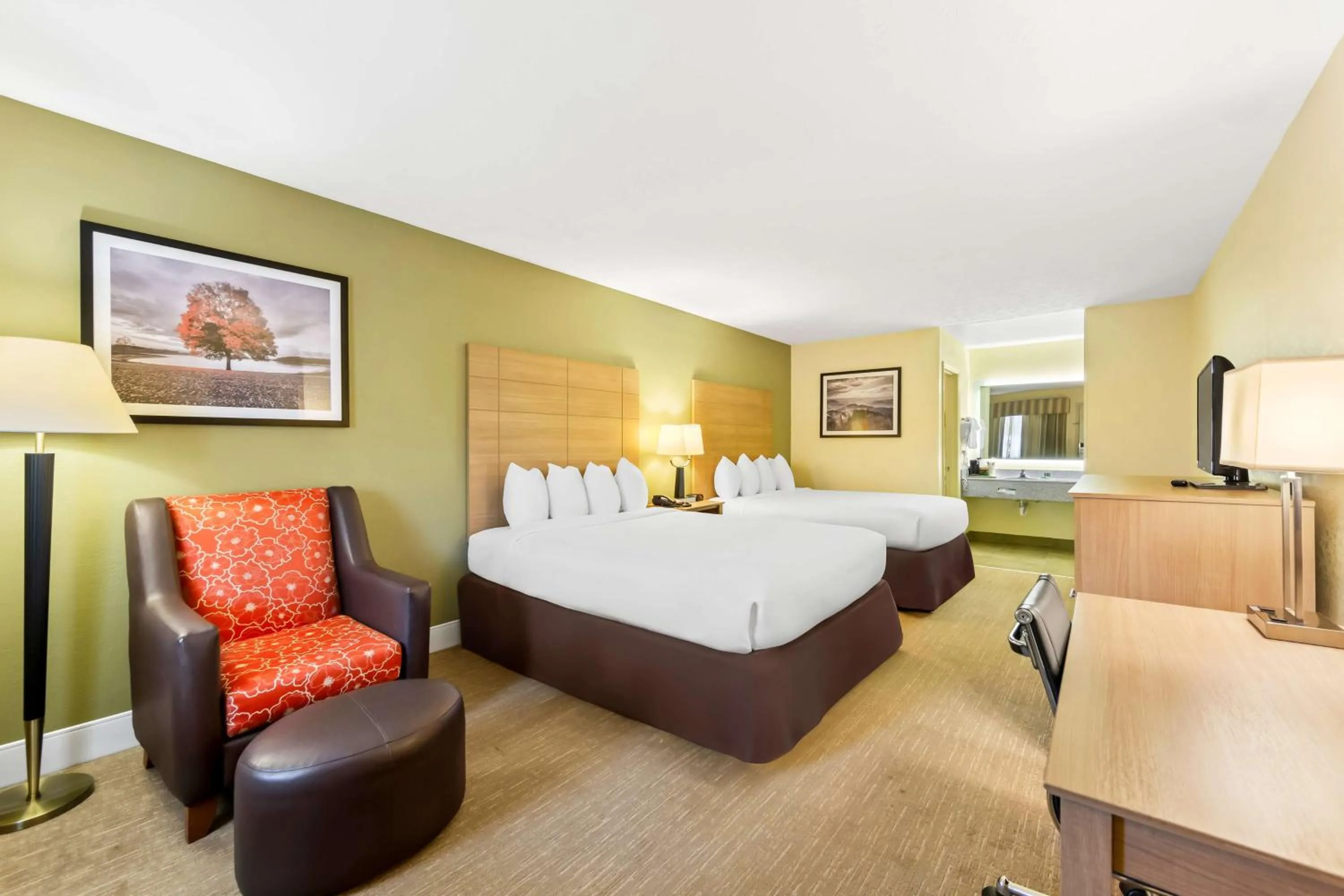 Bedroom, Bed in Best Western Dayton