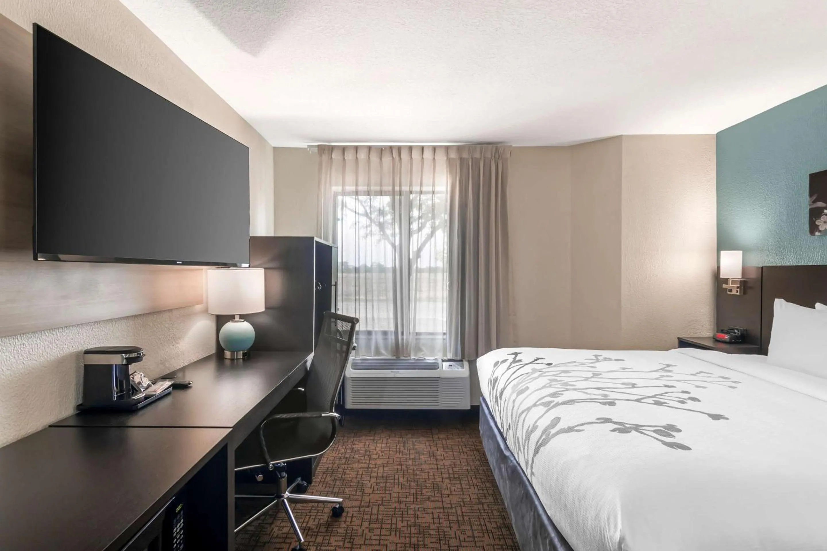 Bedroom, Bed in Sleep Inn Olathe - Kansas City