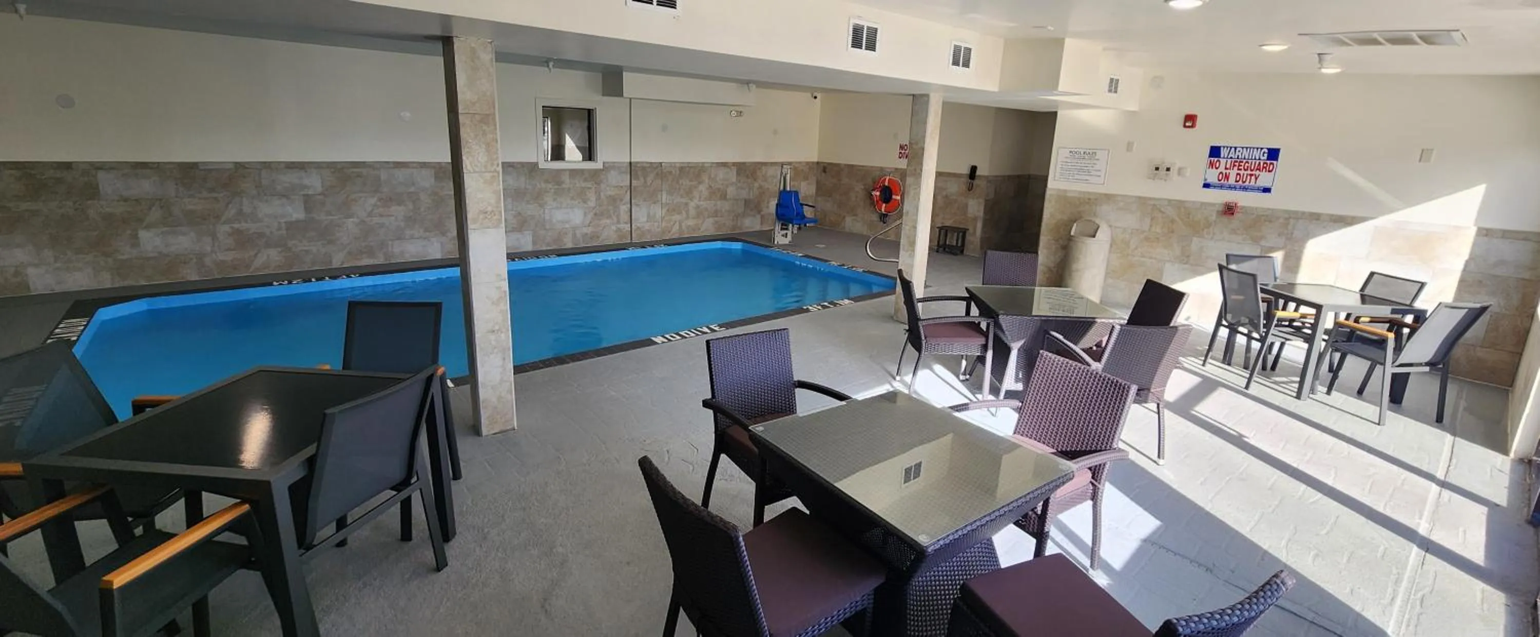 Swimming pool in Sleep Inn Olathe - Kansas City