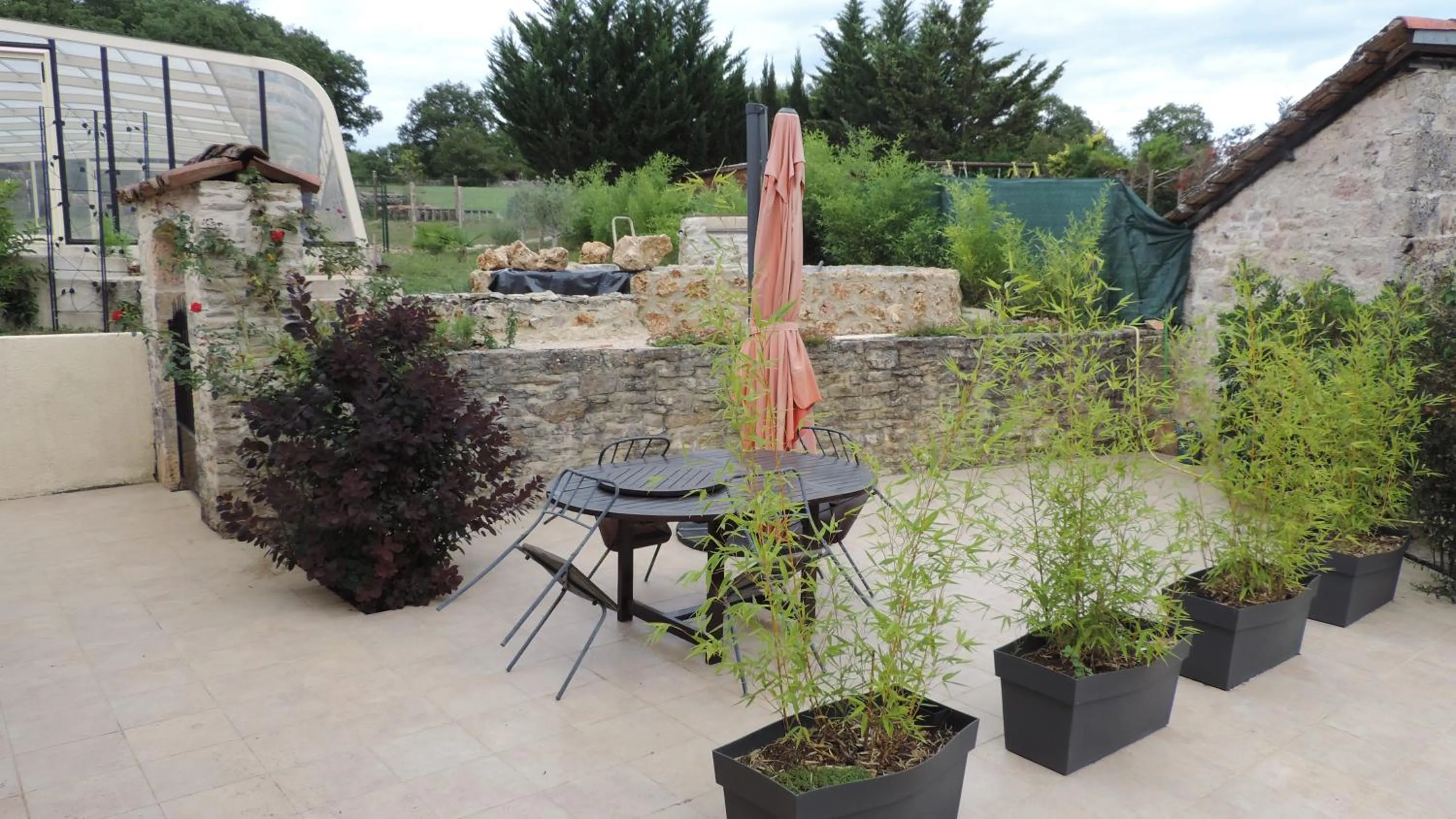 Garden view in Le Mas de Cascabel