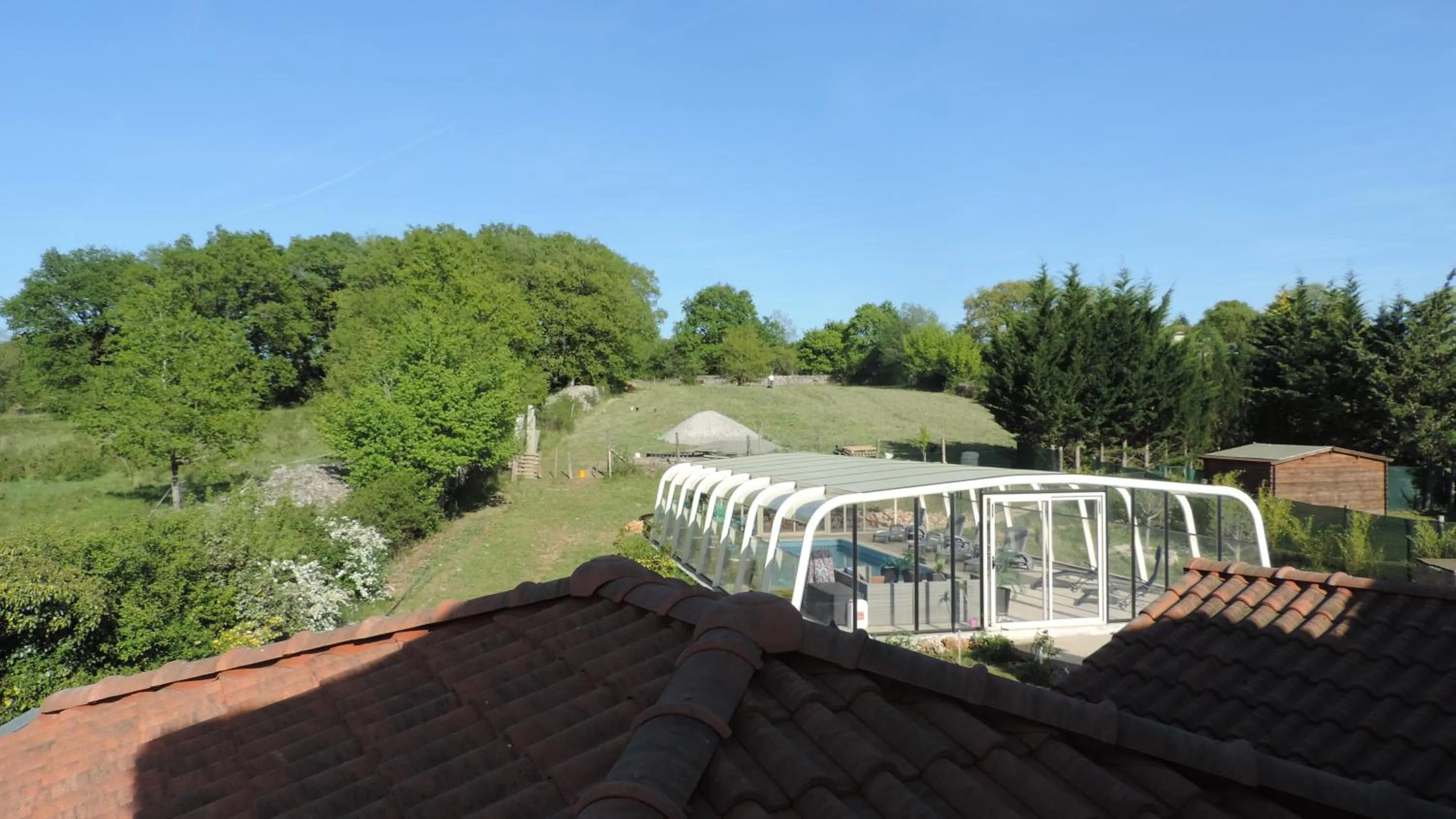 Pool view in Le Mas de Cascabel
