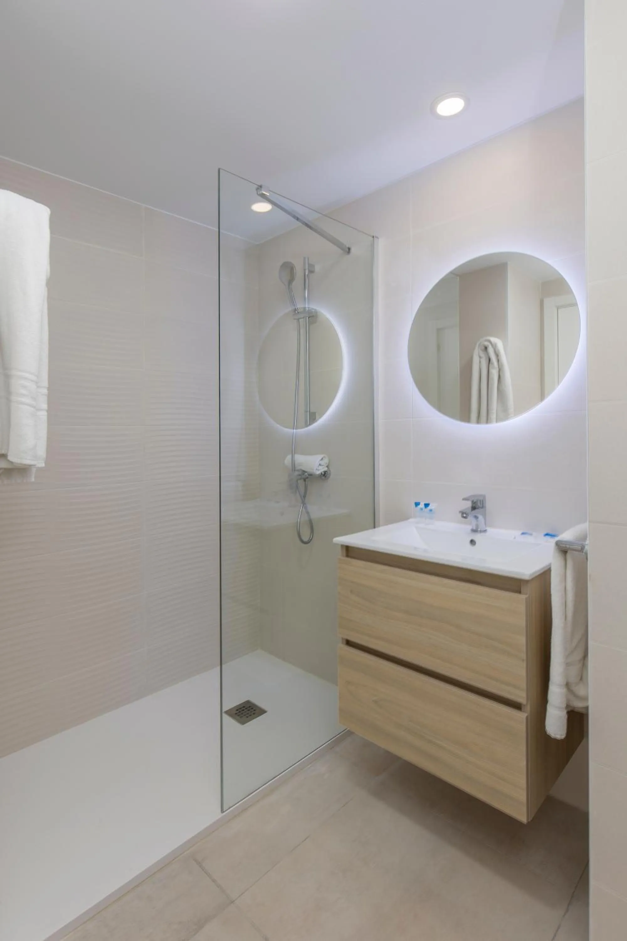 Bathroom in Aparthotel BCL Levante Beach