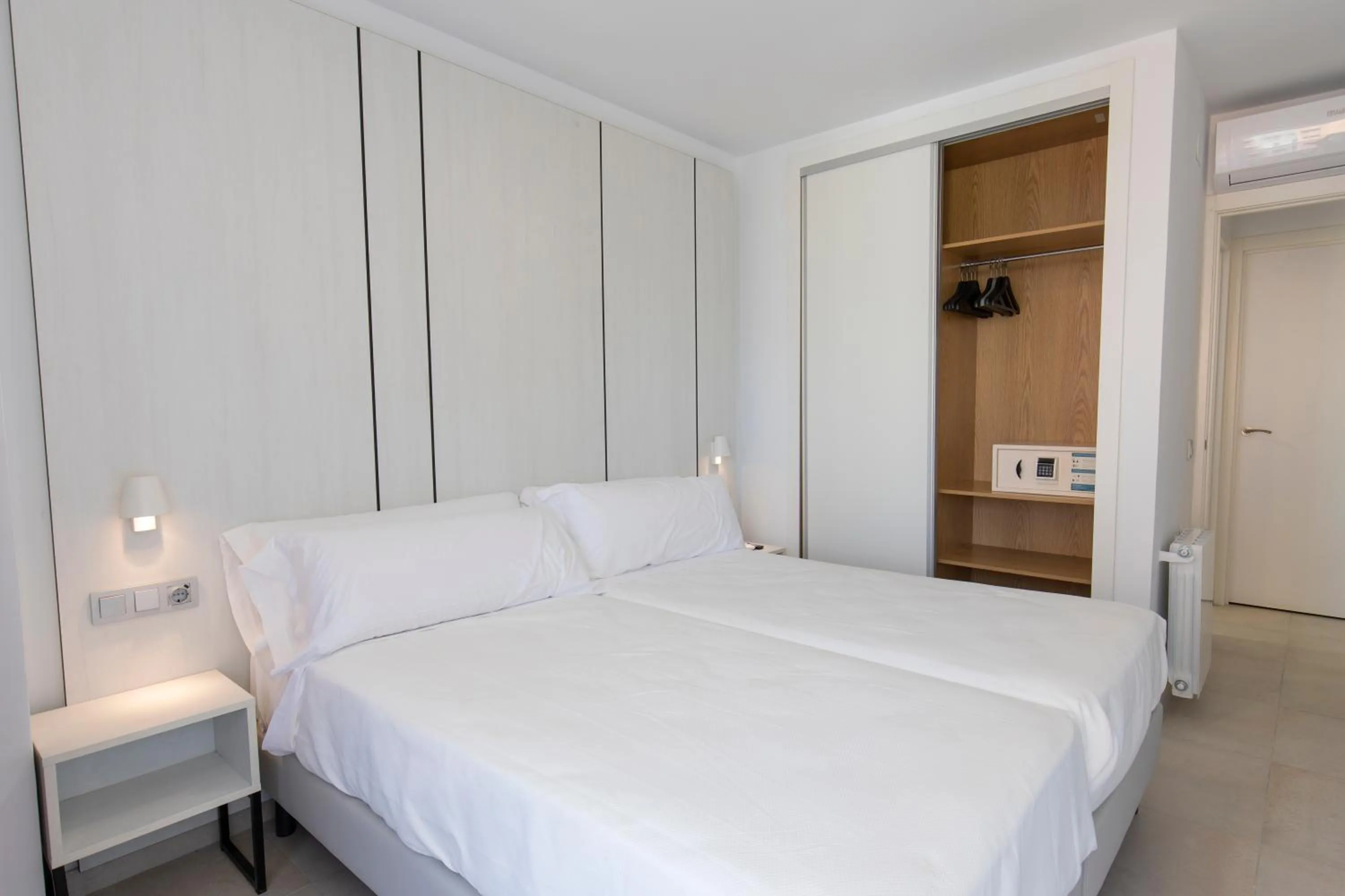 Photo of the whole room, Bed in Aparthotel BCL Levante Beach
