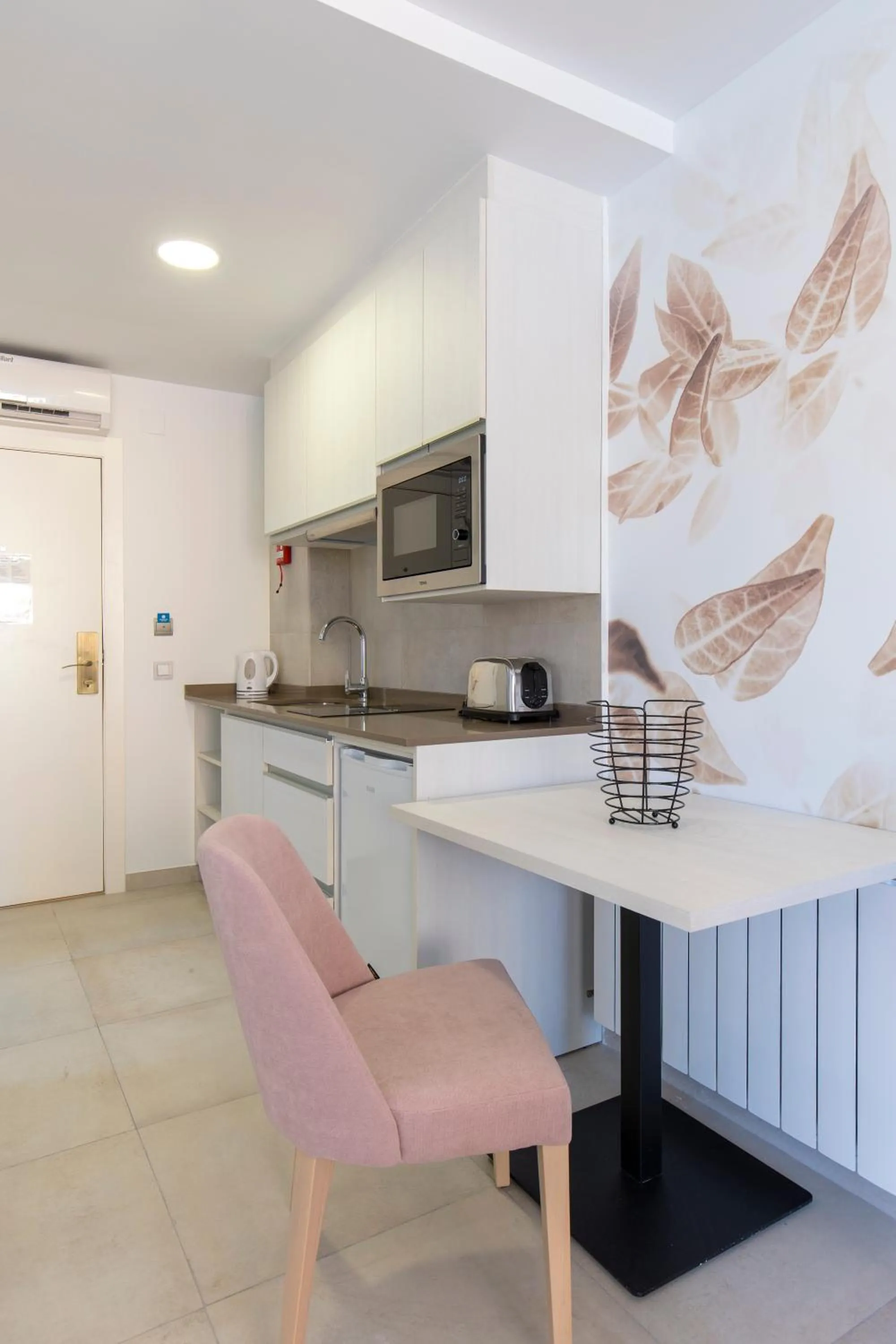 Kitchen or kitchenette in Aparthotel BCL Levante Beach