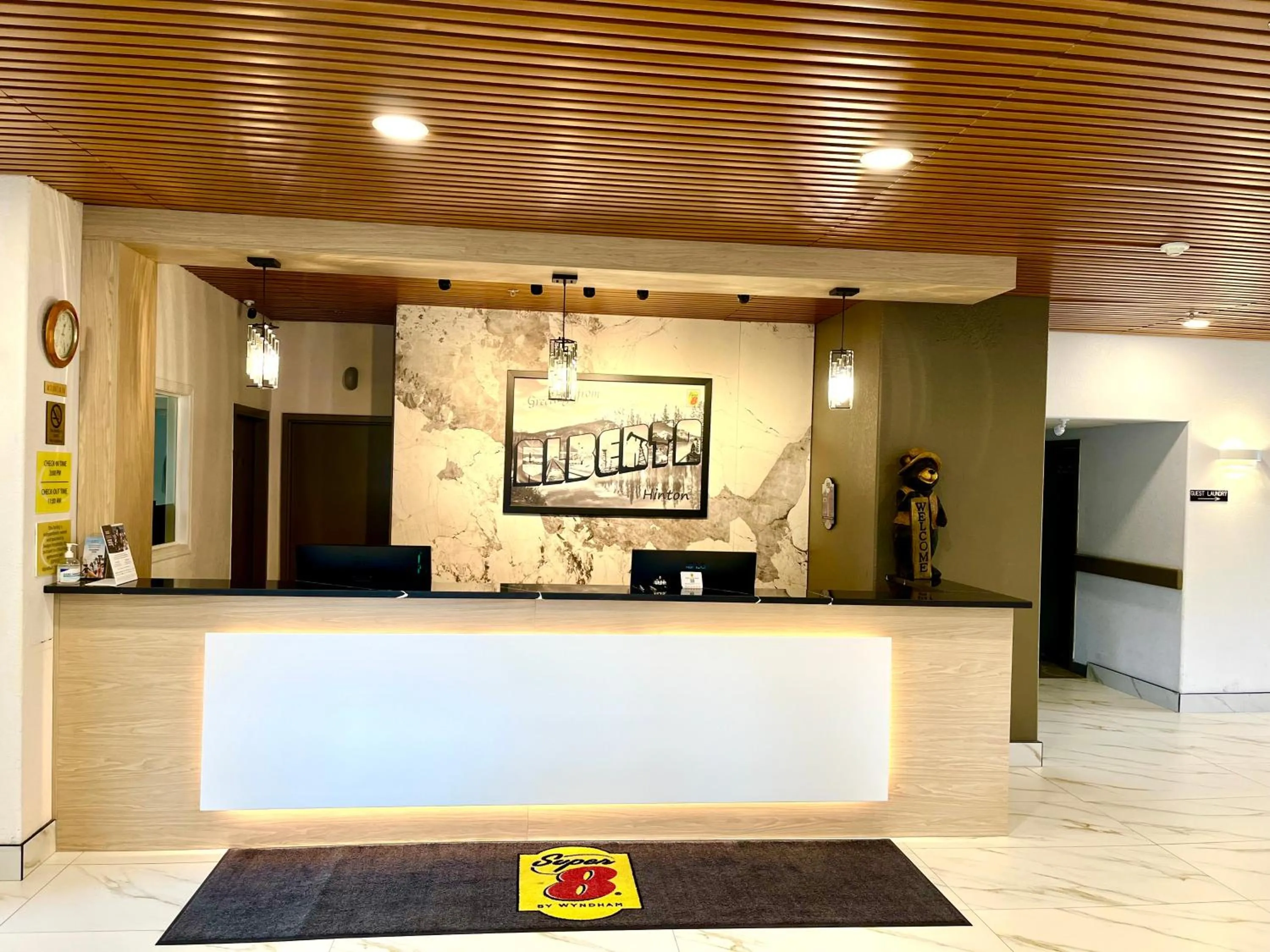 Lobby or reception in Super 8 by Wyndham Hinton