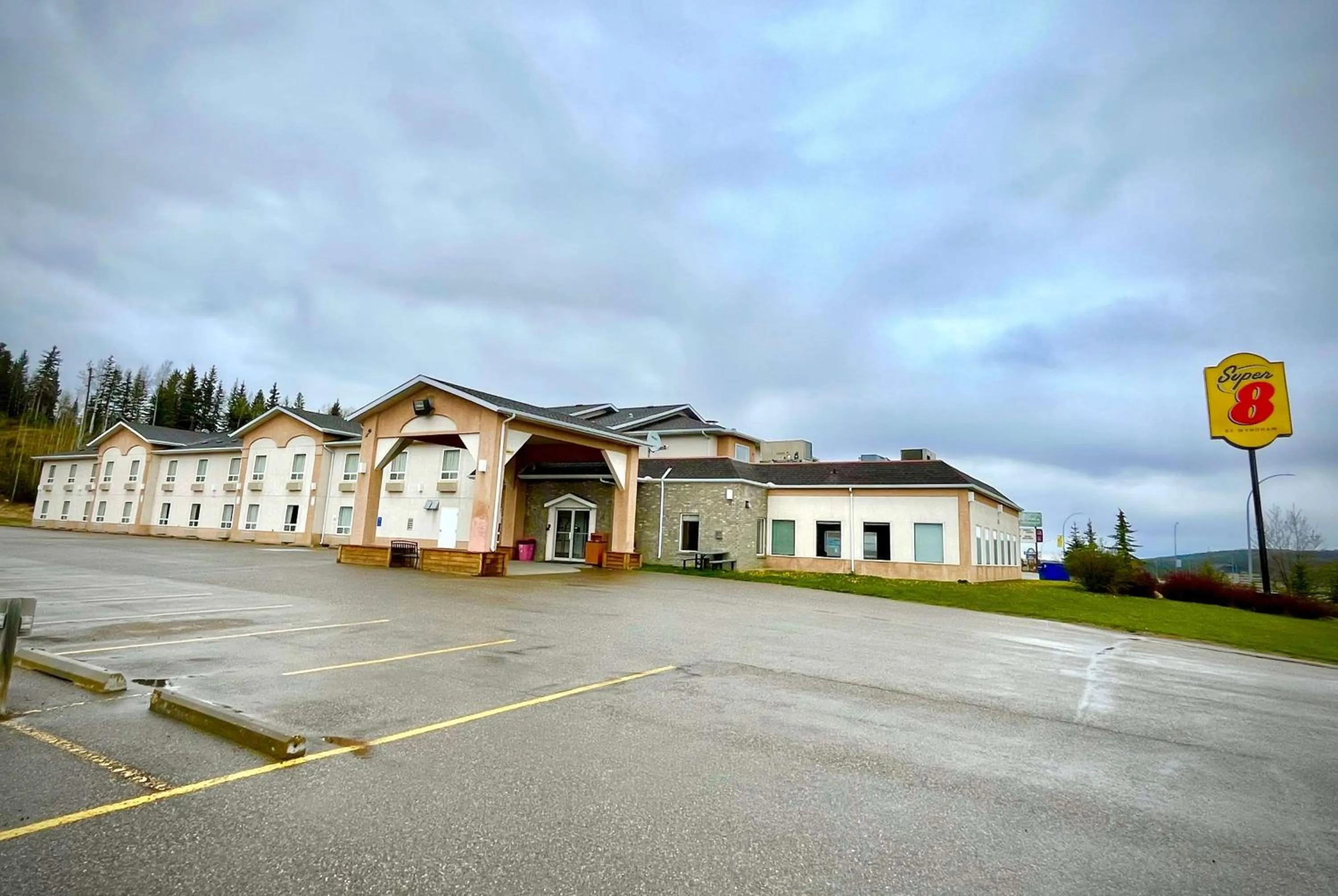 Property building in Super 8 by Wyndham Hinton