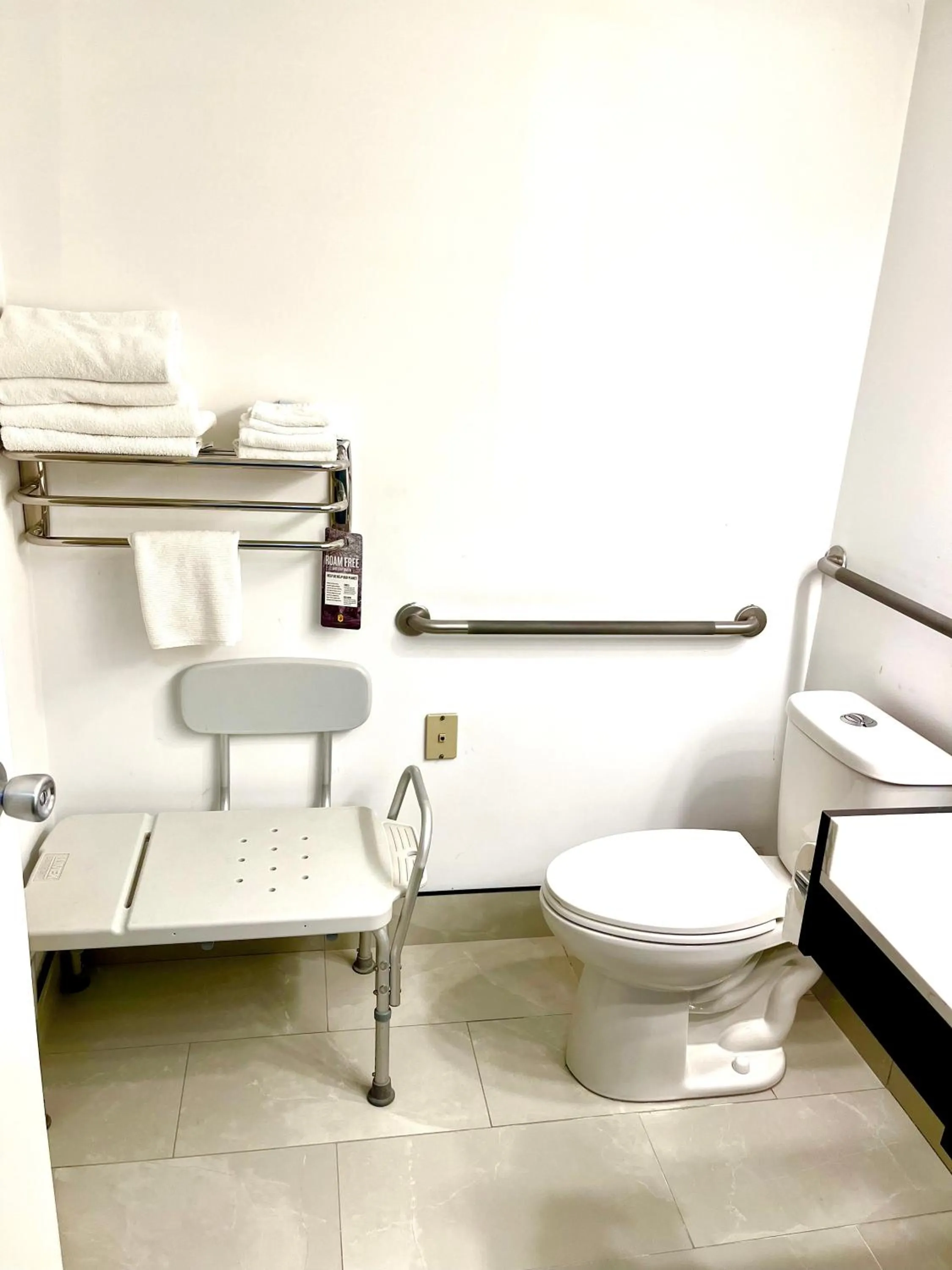 Facility for disabled guests in Super 8 by Wyndham Hinton