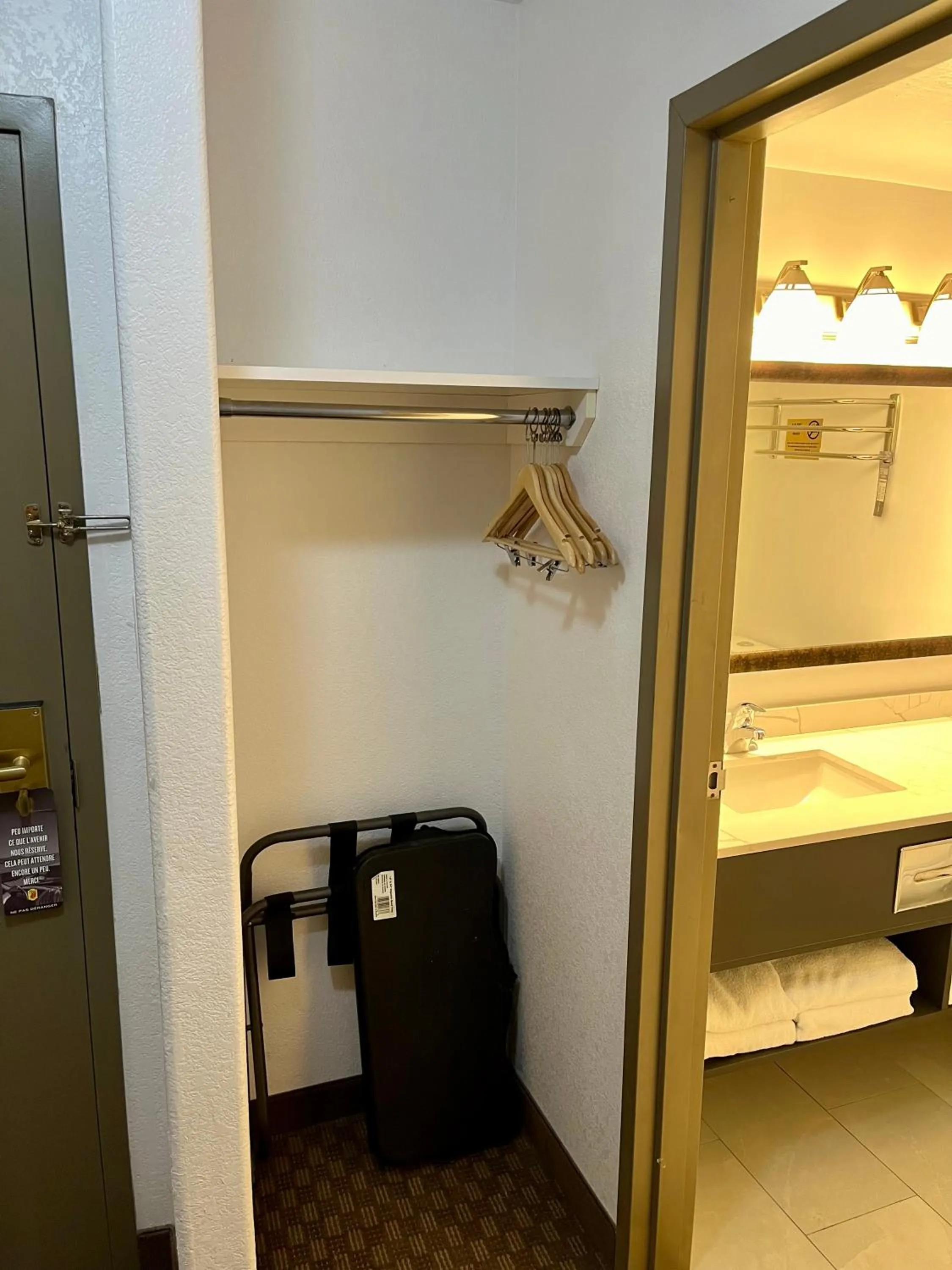 room service in Super 8 by Wyndham Hinton