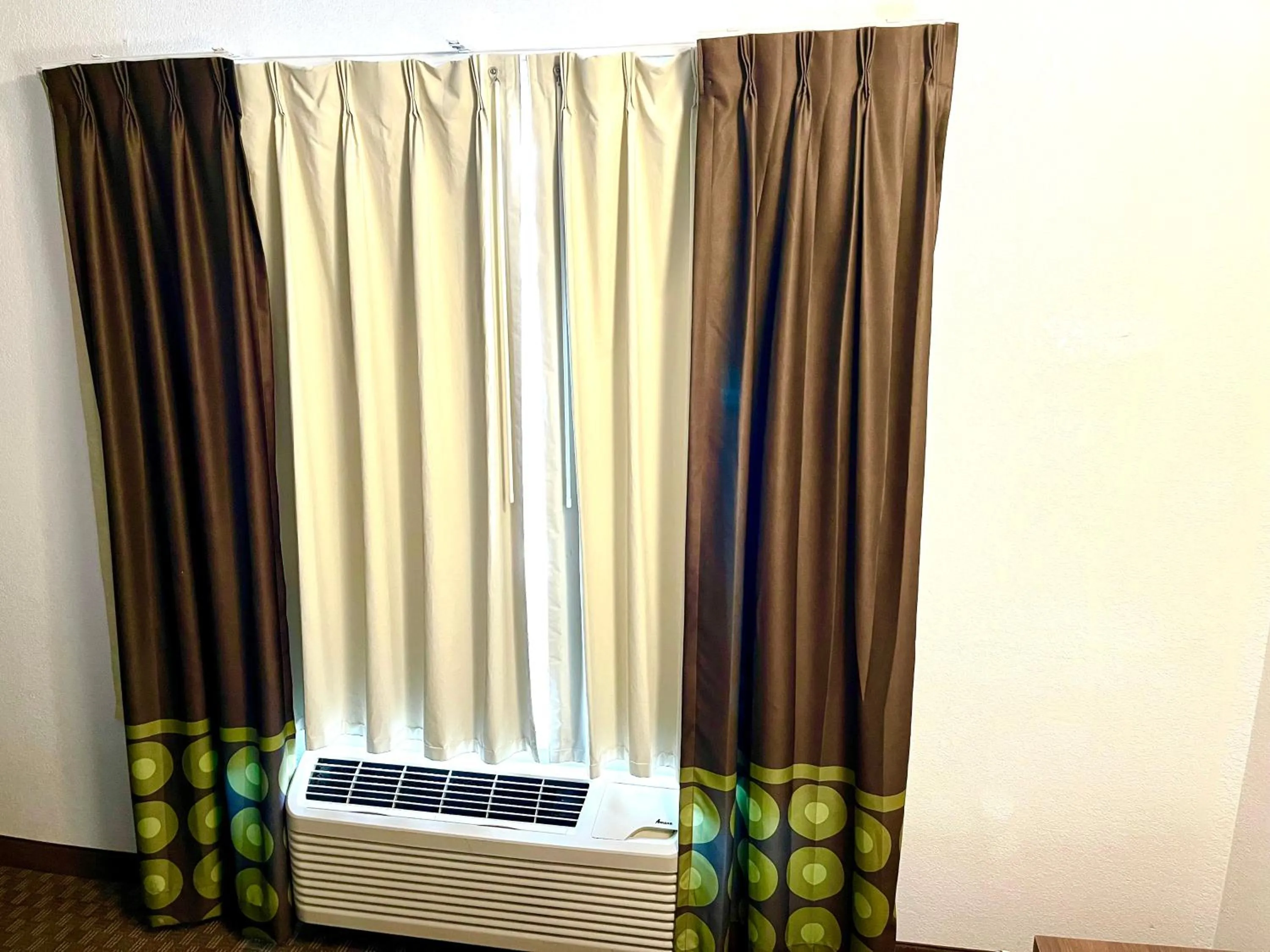 air conditioner in Super 8 by Wyndham Hinton