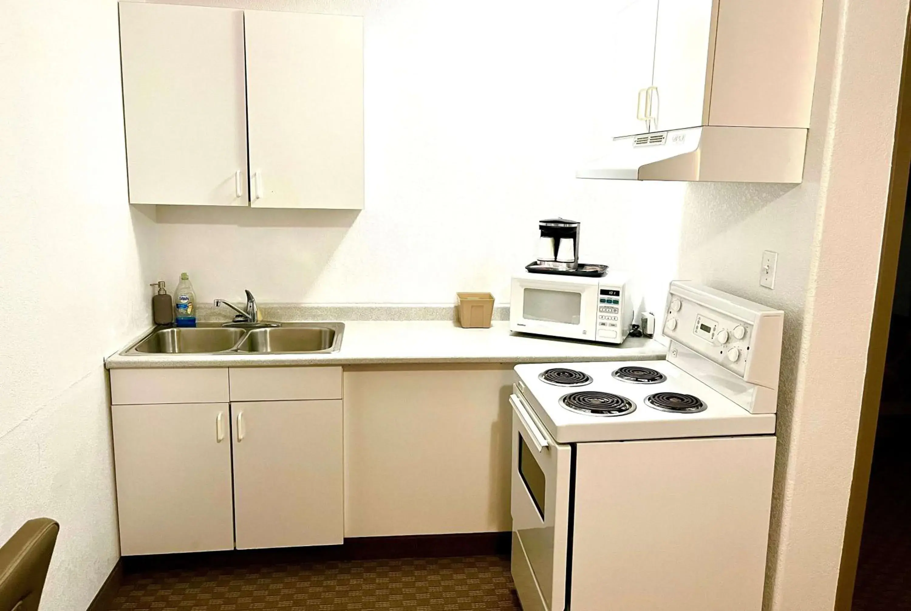 Queen Studio - Non-Smoking in Super 8 by Wyndham Hinton Queen Studio - Non-Smoking in Super 8 by Wyndham Hinton