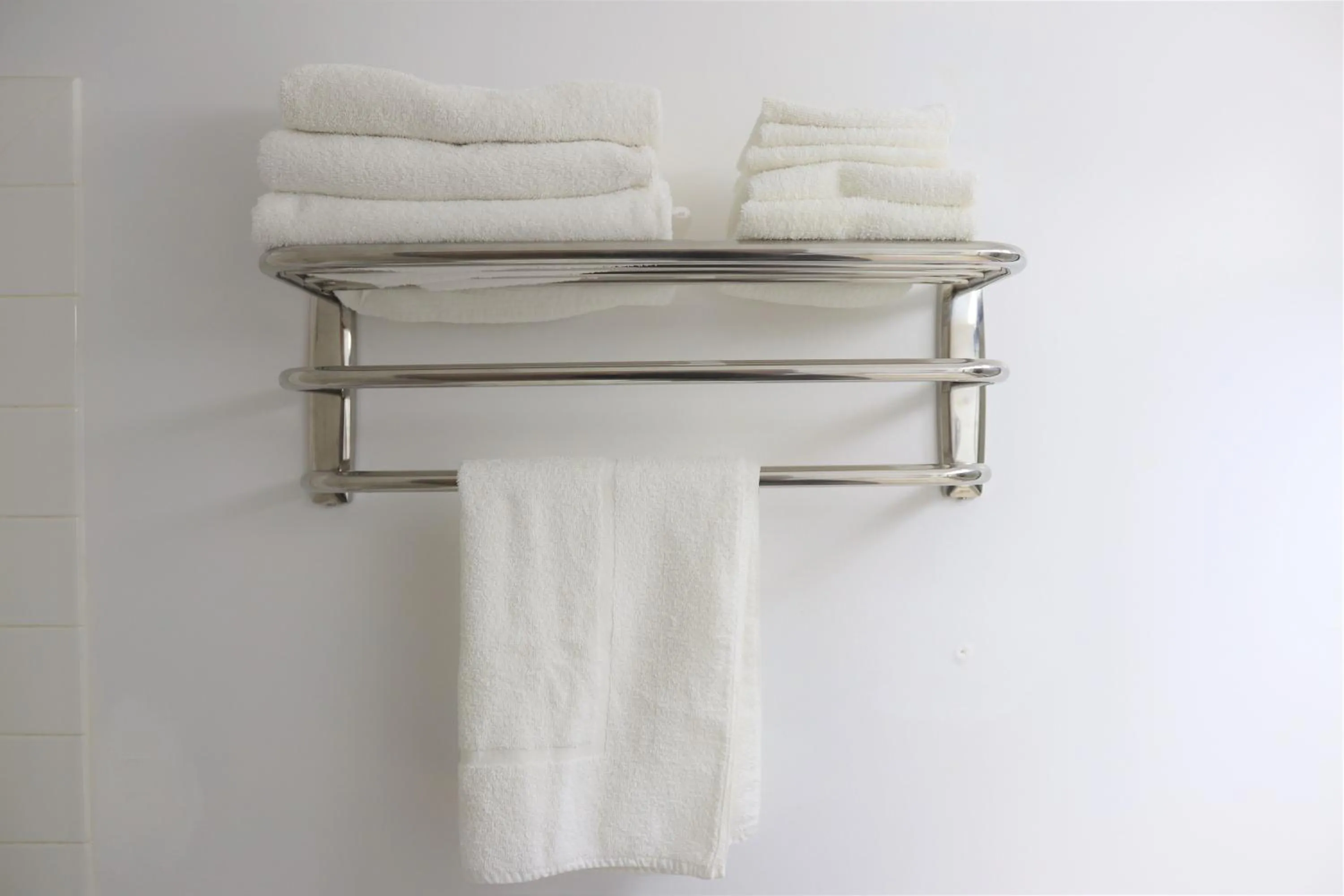 Facility for disabled guests in Super 8 by Wyndham Hinton