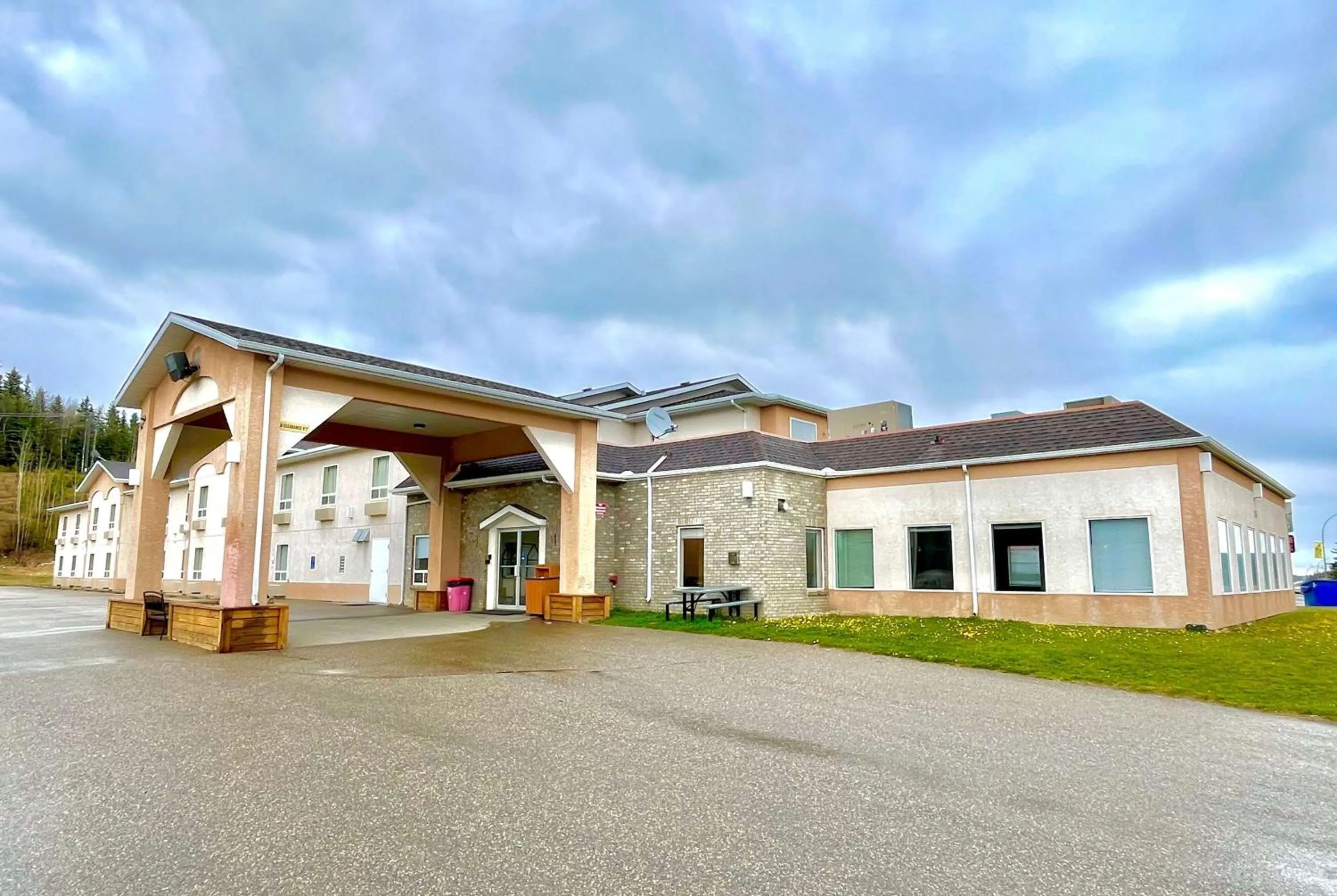 Property building in Super 8 by Wyndham Hinton