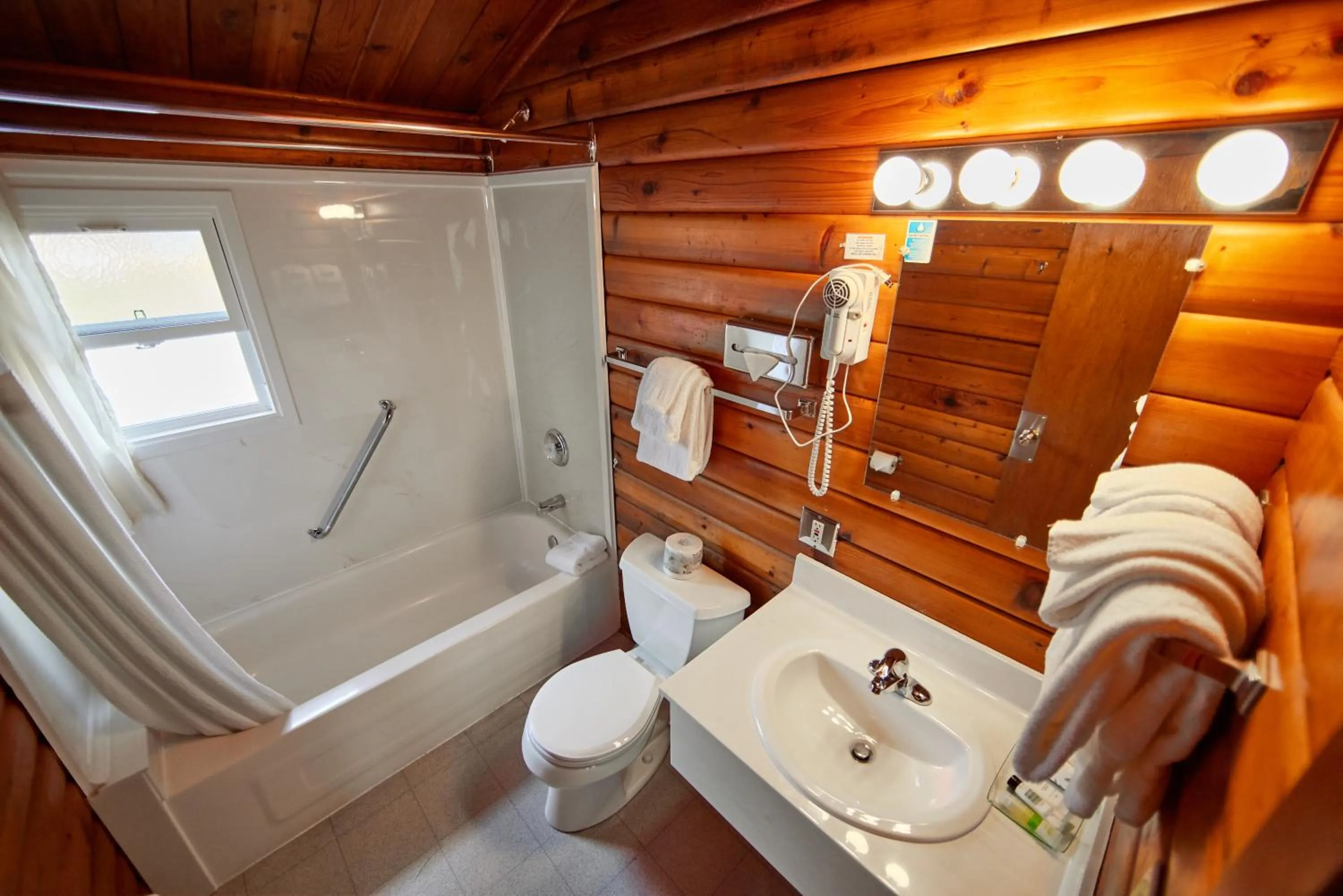 Bathroom in Jasper House Bungalows