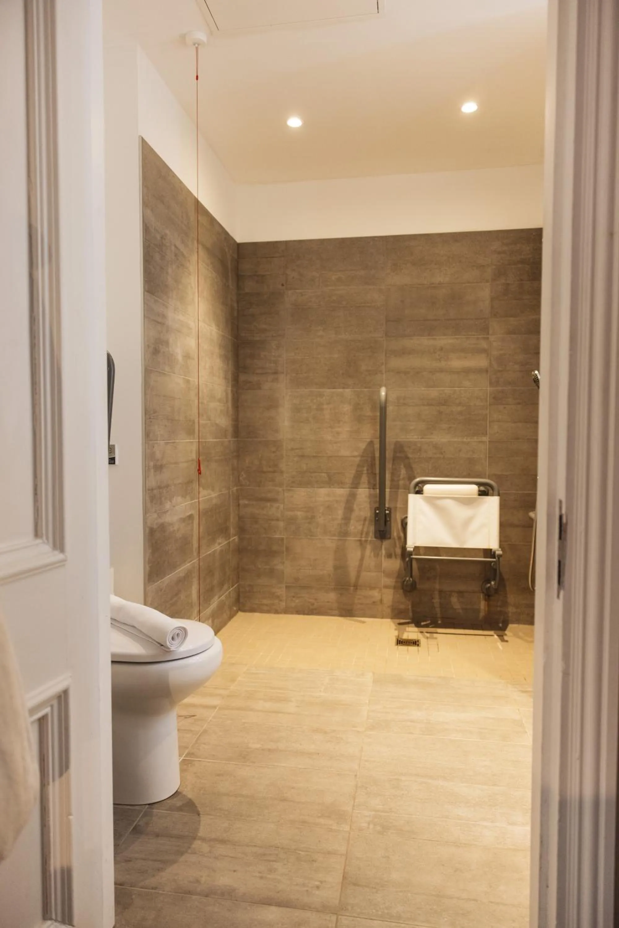 Shower in Isle of Raasay Distillery