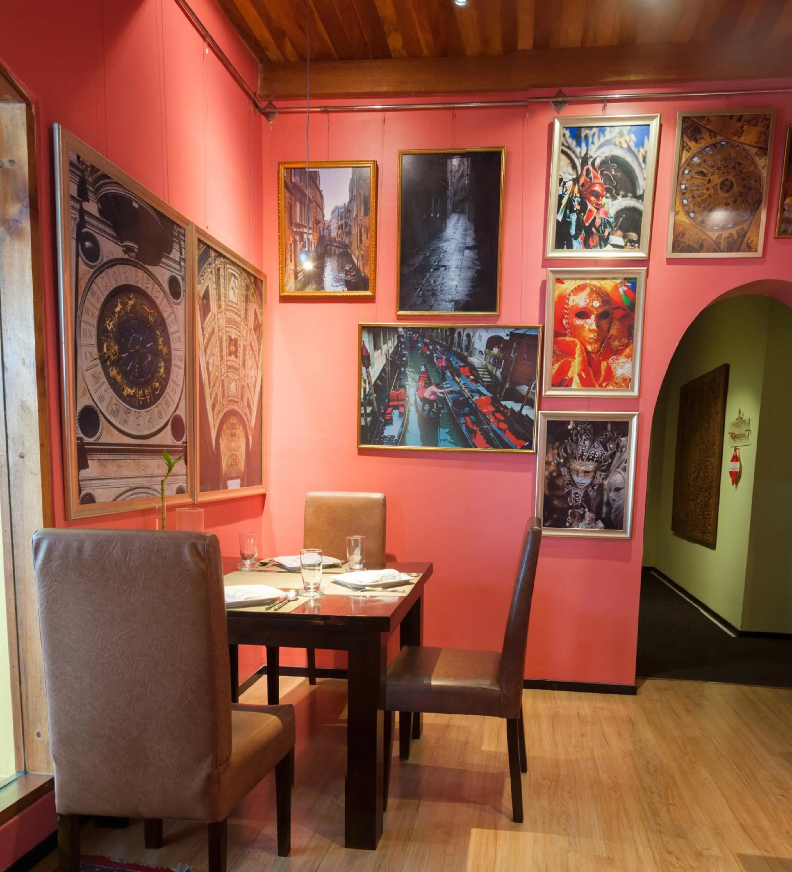 Food and drinks in Sala Boutique Hotel