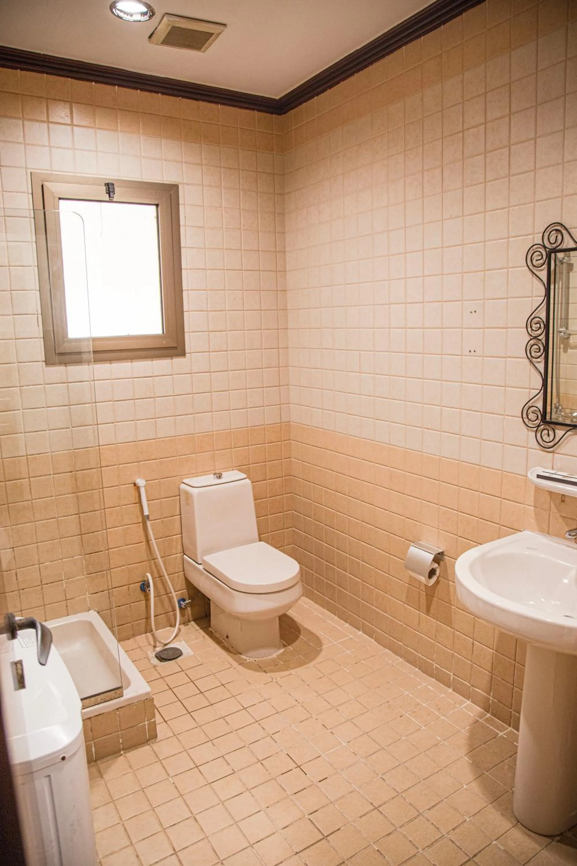 Bathroom in أورانس العالمية - Orans Suites