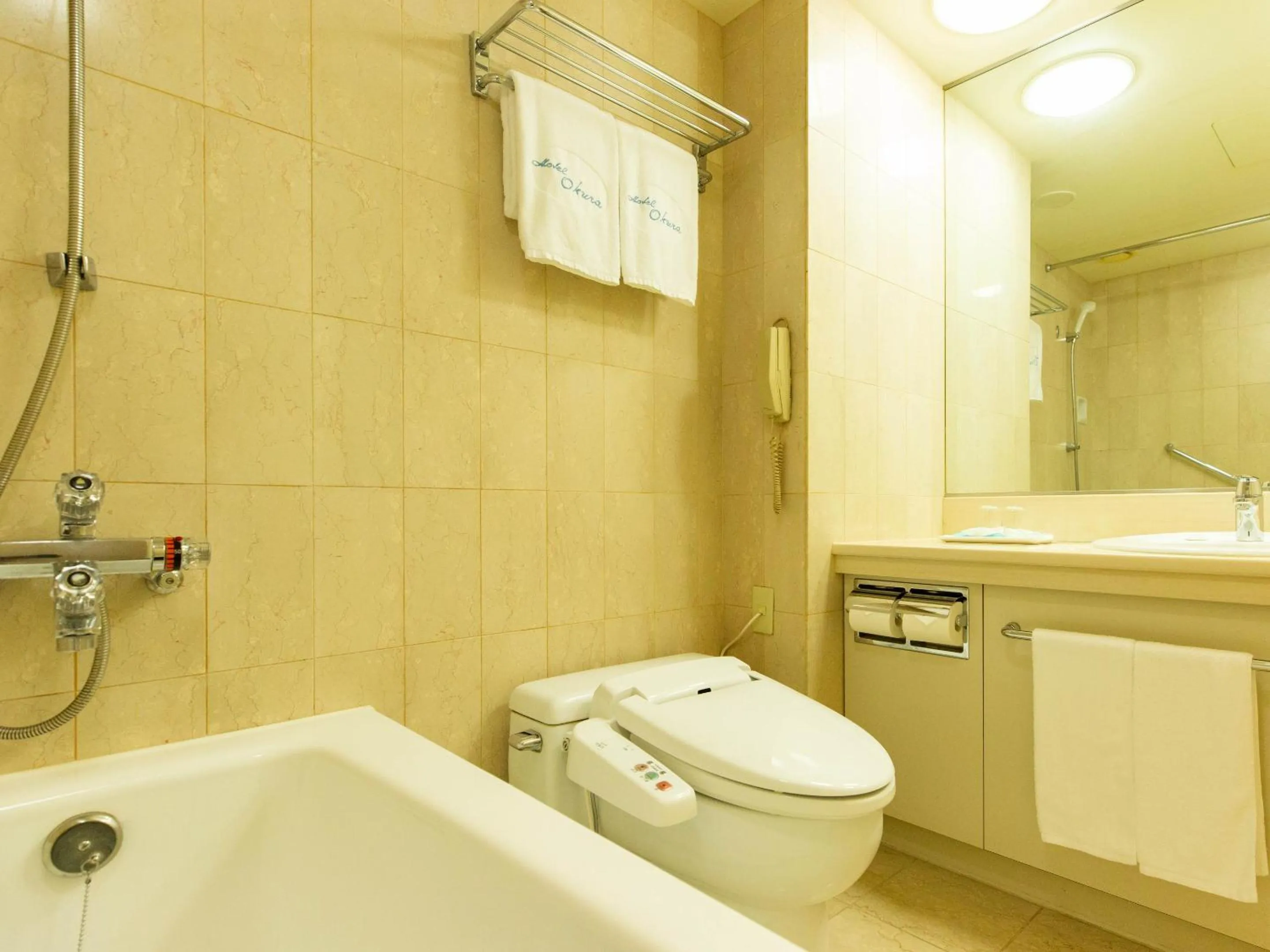 Bathroom in Hotel Okura Kobe