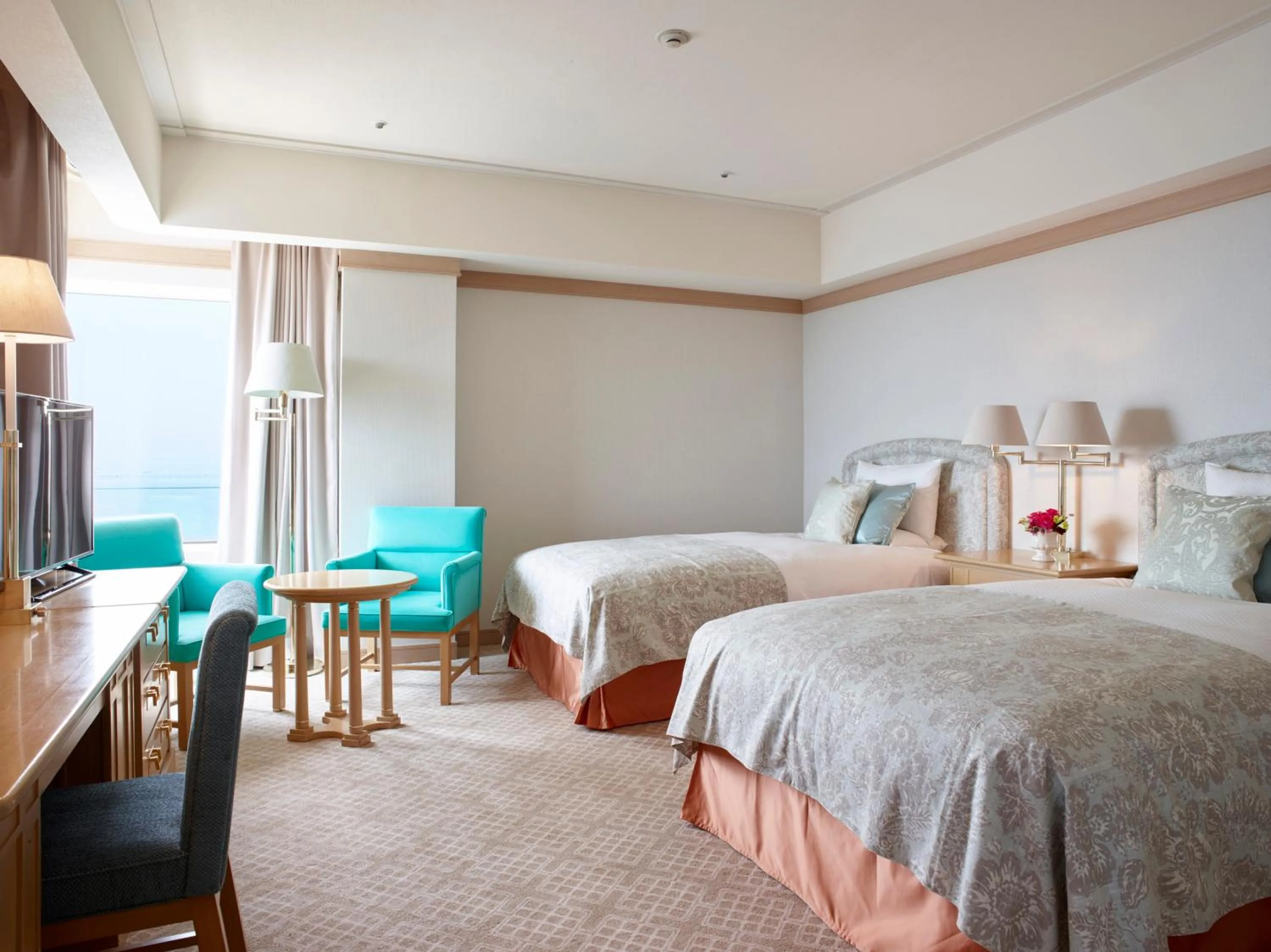 Photo of the whole room, Bed in Hotel Okura Kobe