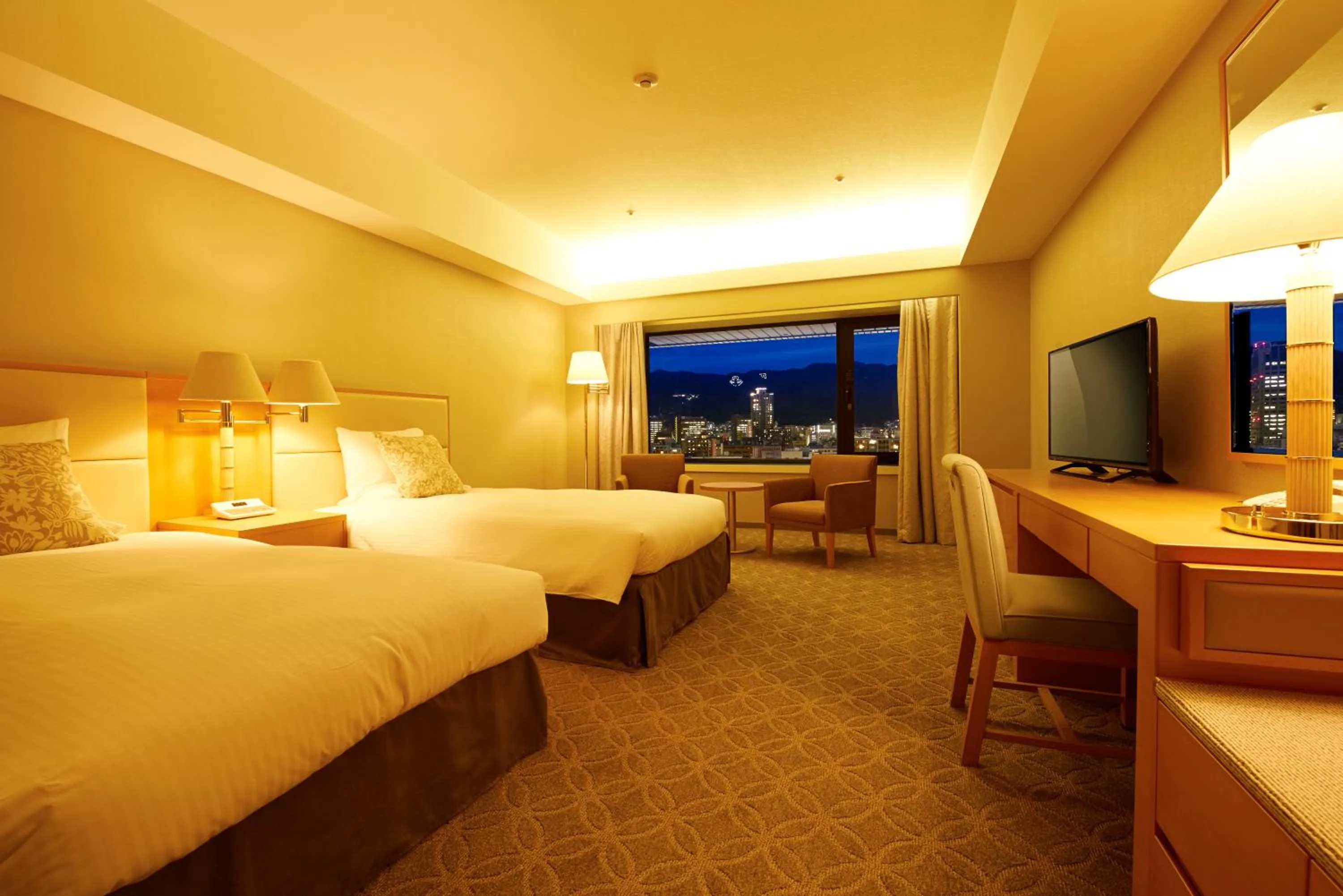 Photo of the whole room, Bed in Hotel Okura Kobe