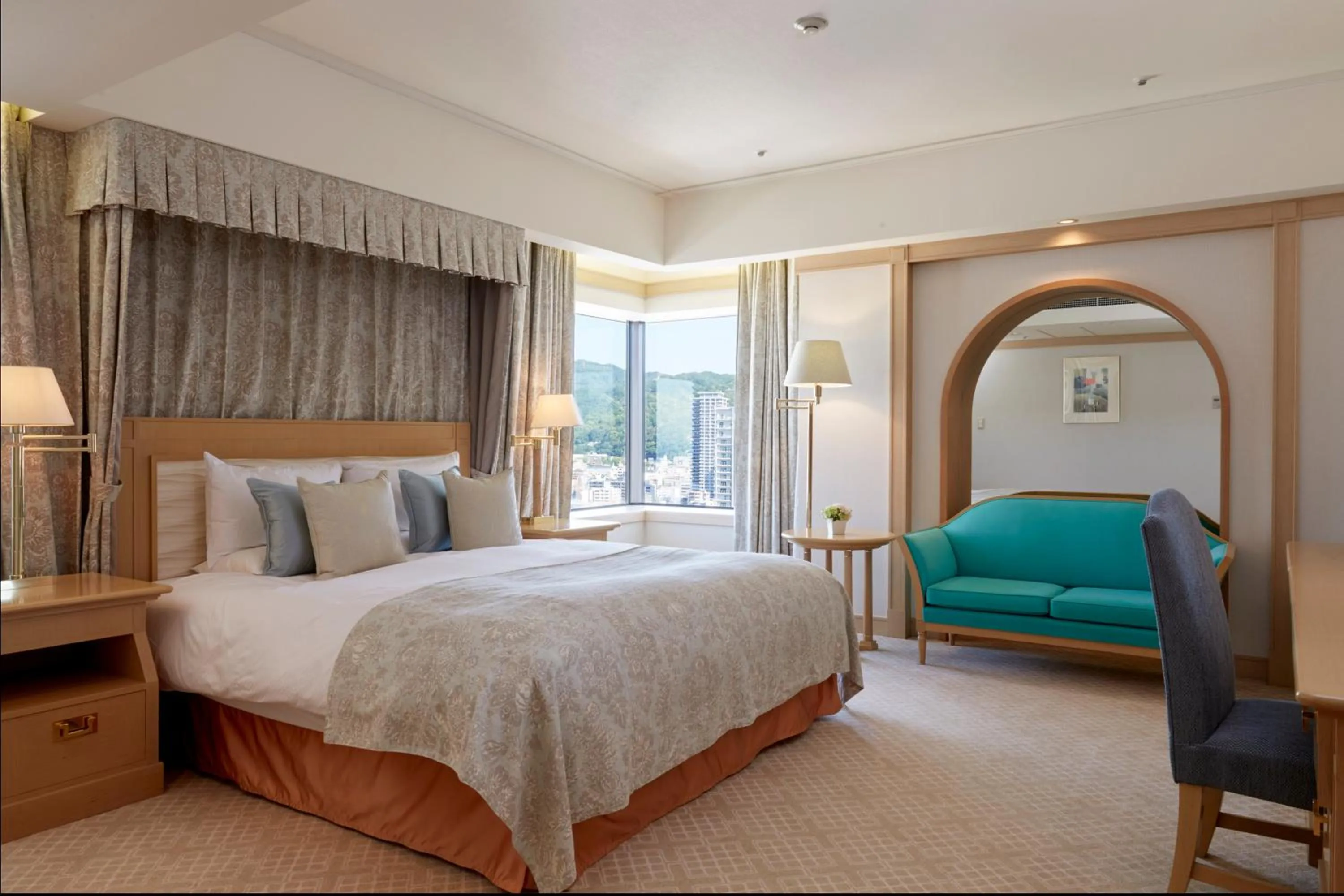 Photo of the whole room, Bed in Hotel Okura Kobe