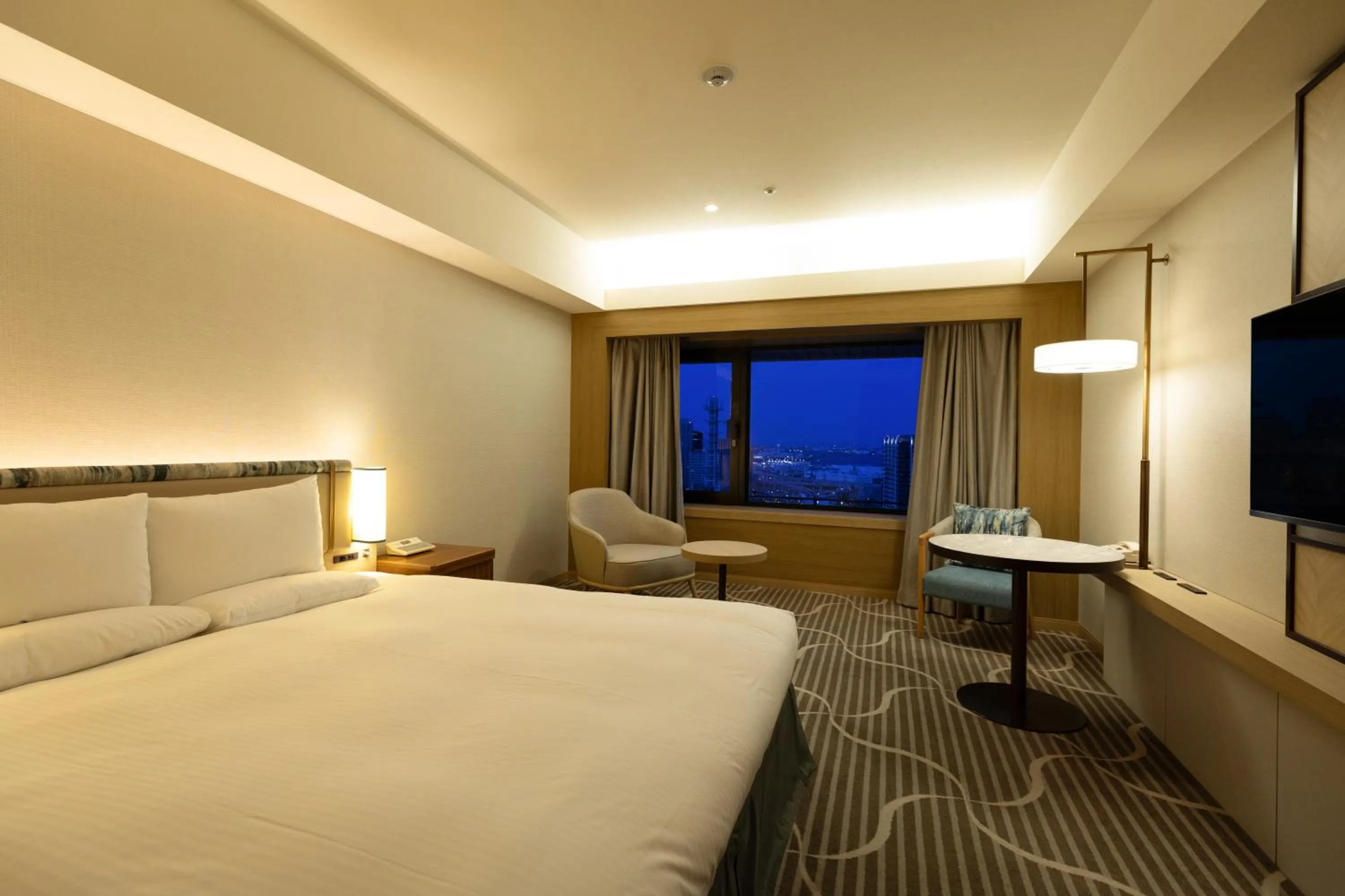 Photo of the whole room, Bed in Hotel Okura Kobe