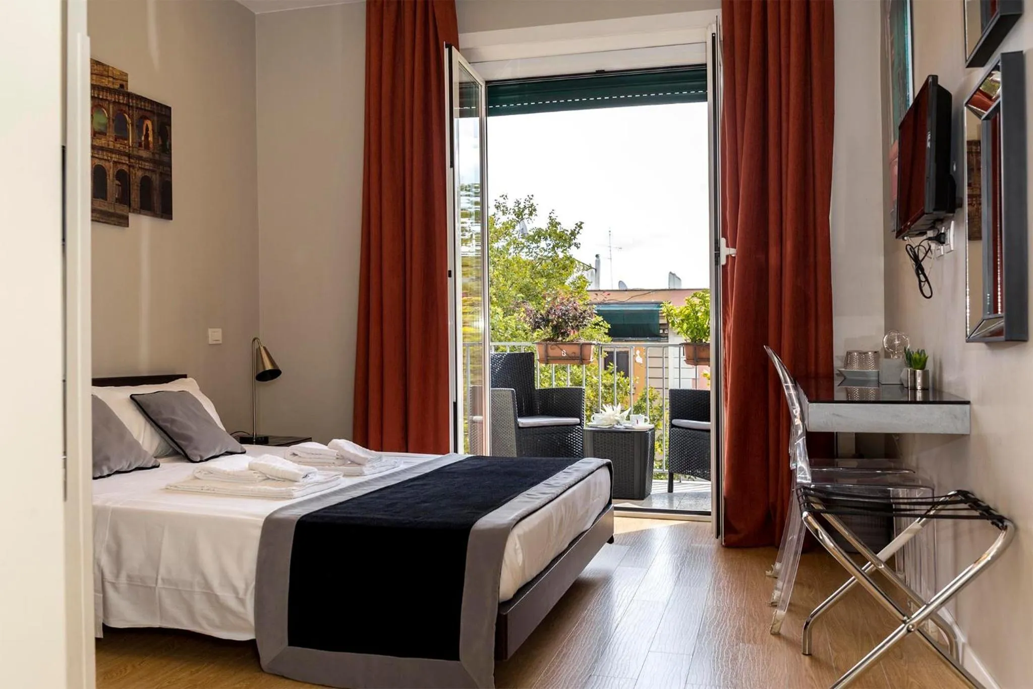 Bed in Top Floor Trastevere