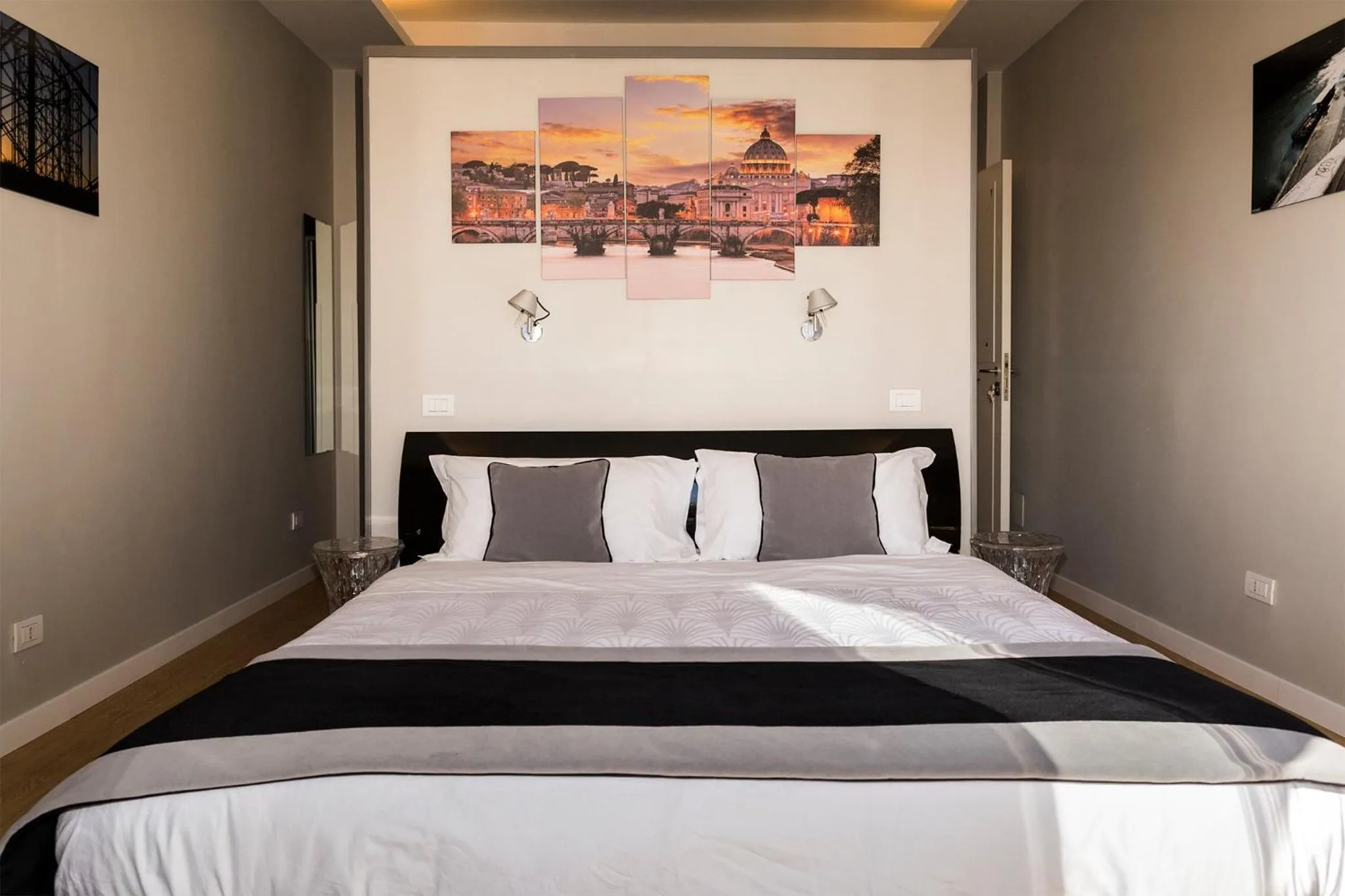 Bed in Top Floor Trastevere