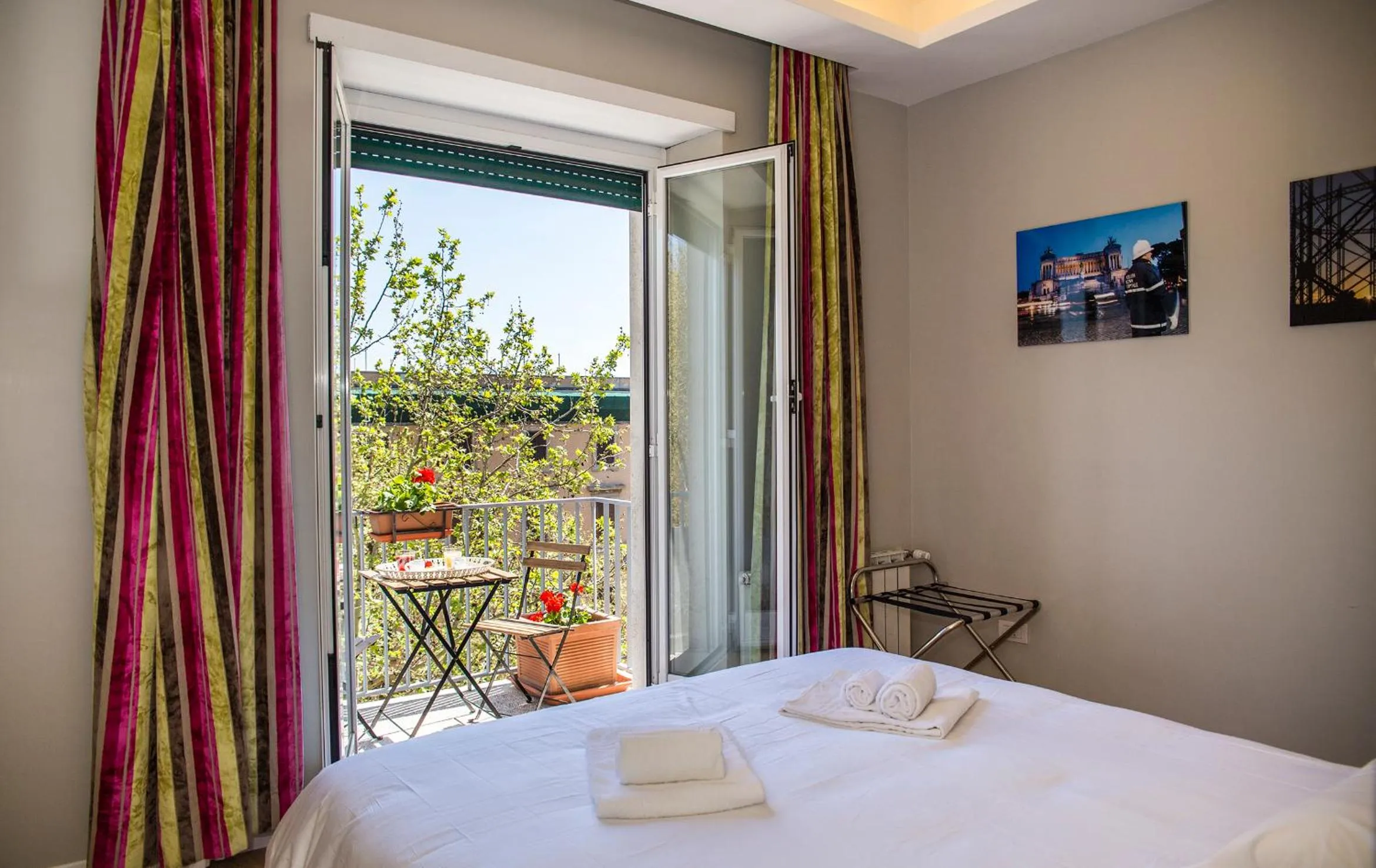 City view, Bed in Top Floor Trastevere