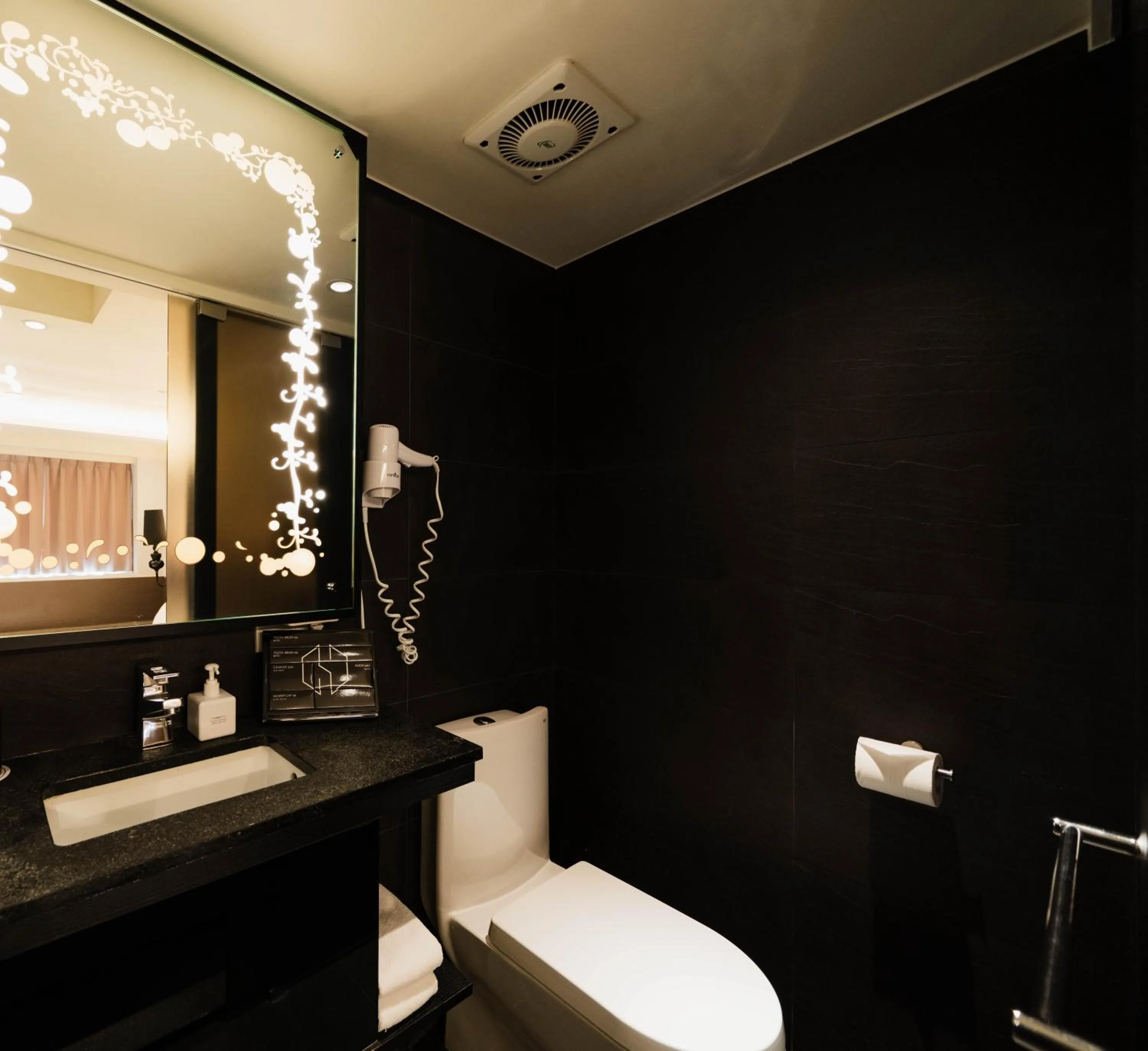 Toilet in SWIIO Hotel Ximending