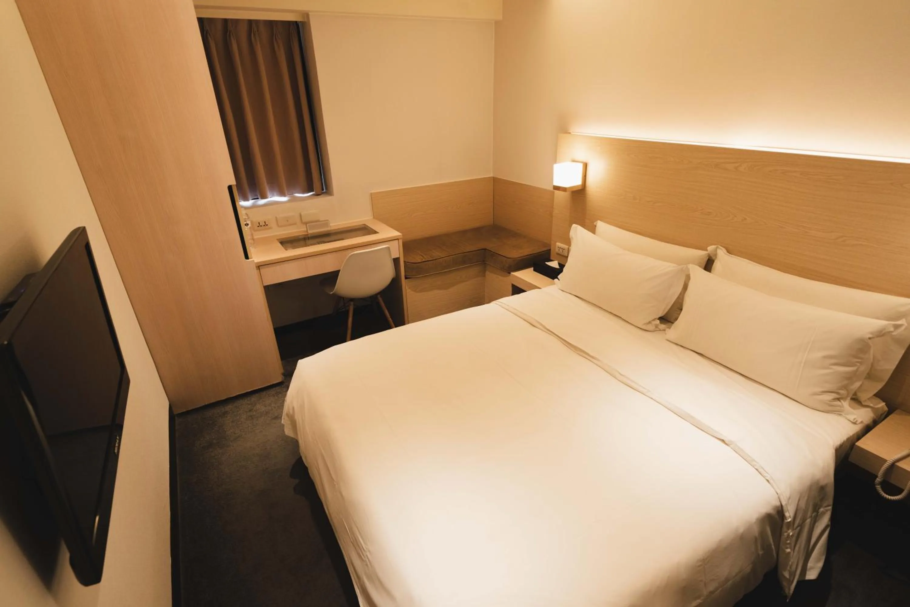 Photo of the whole room, Bed in SWIIO Hotel Ximending