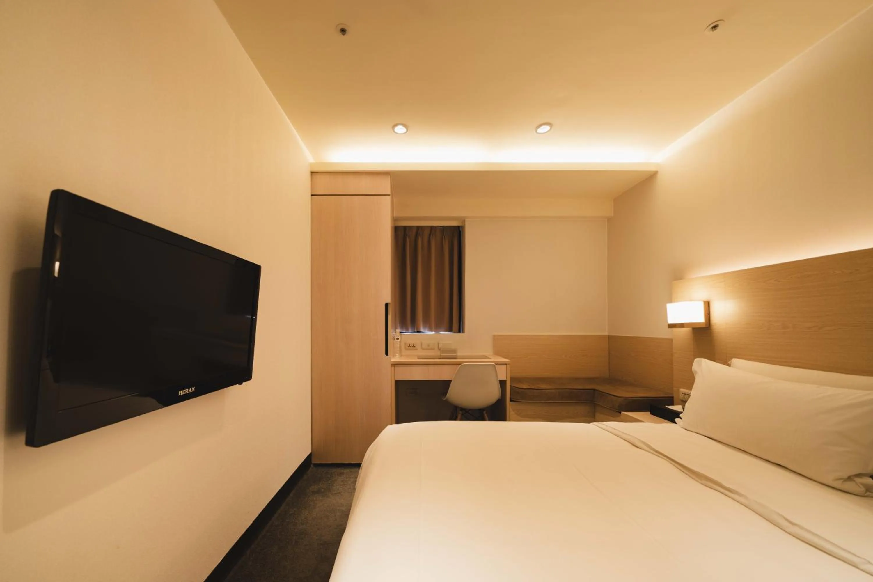 Photo of the whole room, Bed in SWIIO Hotel Ximending