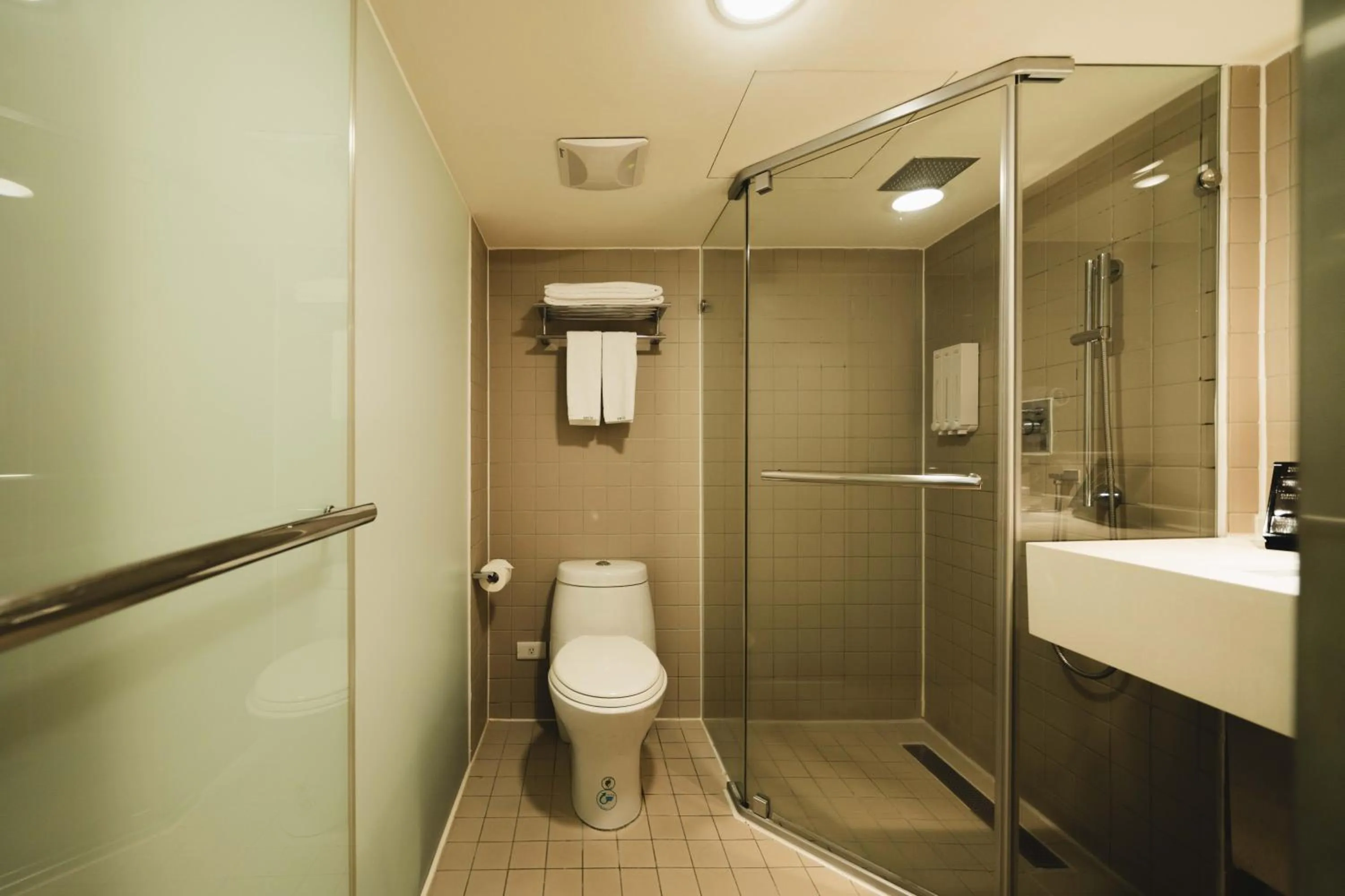 Shower in SWIIO Hotel Ximending