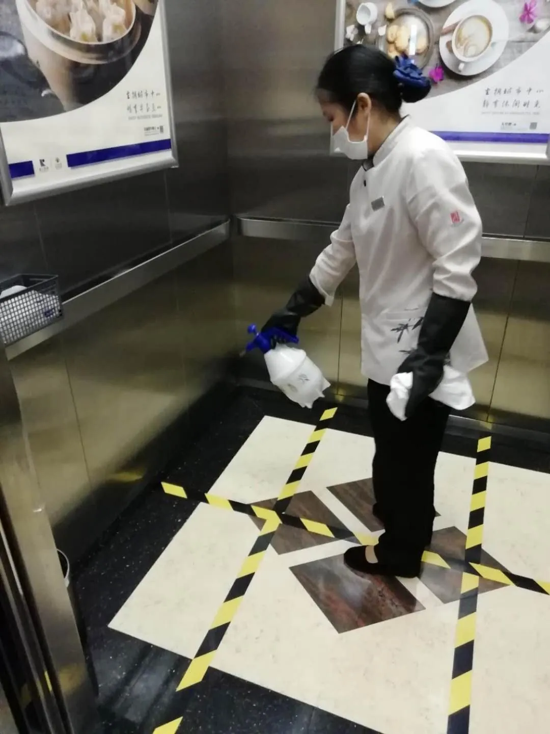 elevator in Hotel Canton