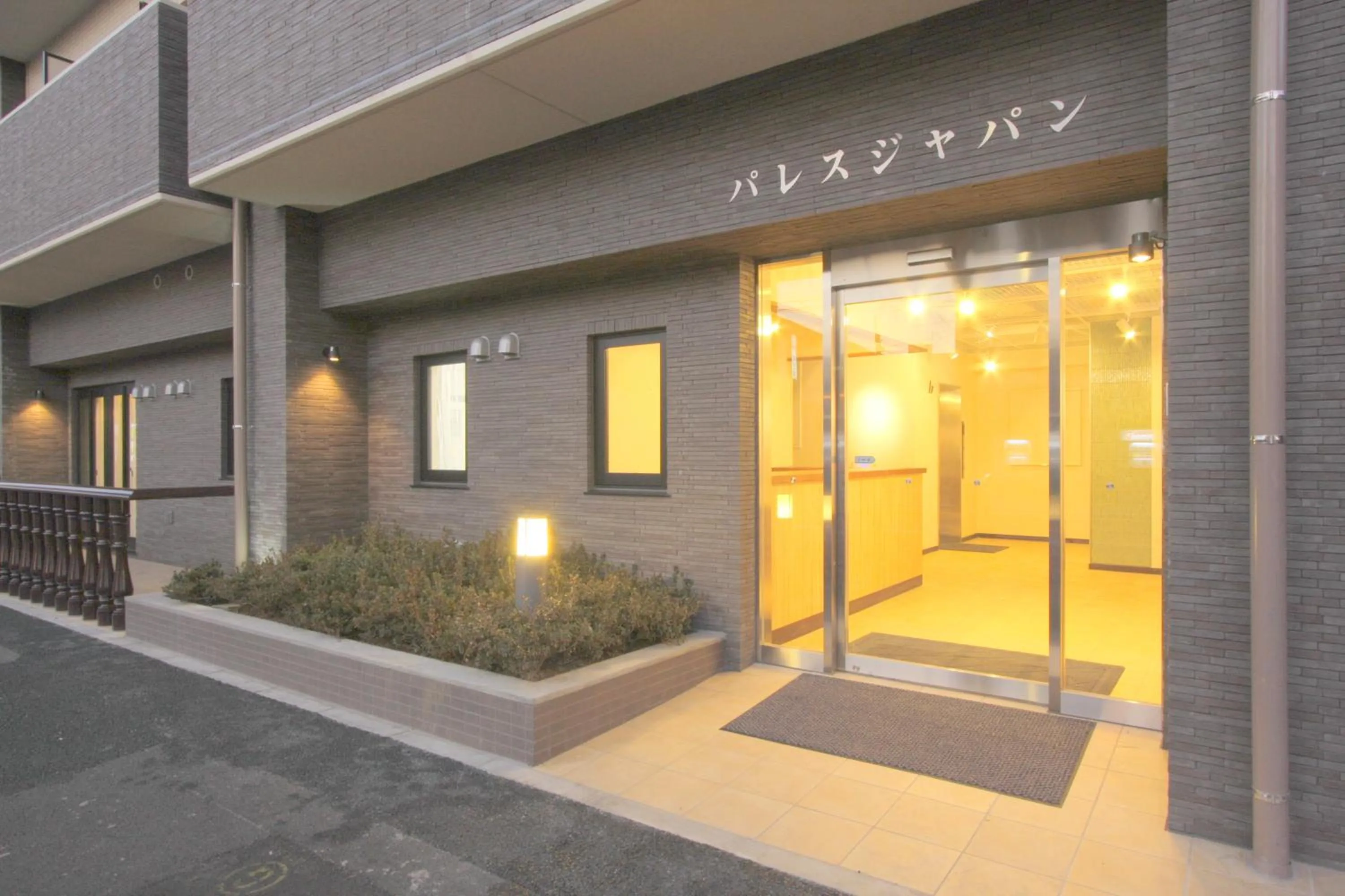 Facade/entrance in Hotel Palace Japan