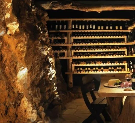 Restaurant/places to eat in Iakovakis Suites & Spa