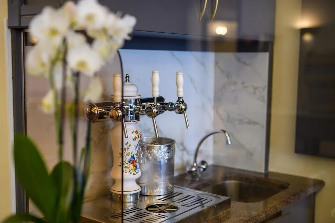 Restaurant/places to eat in Grand Hôtel d'Espagne