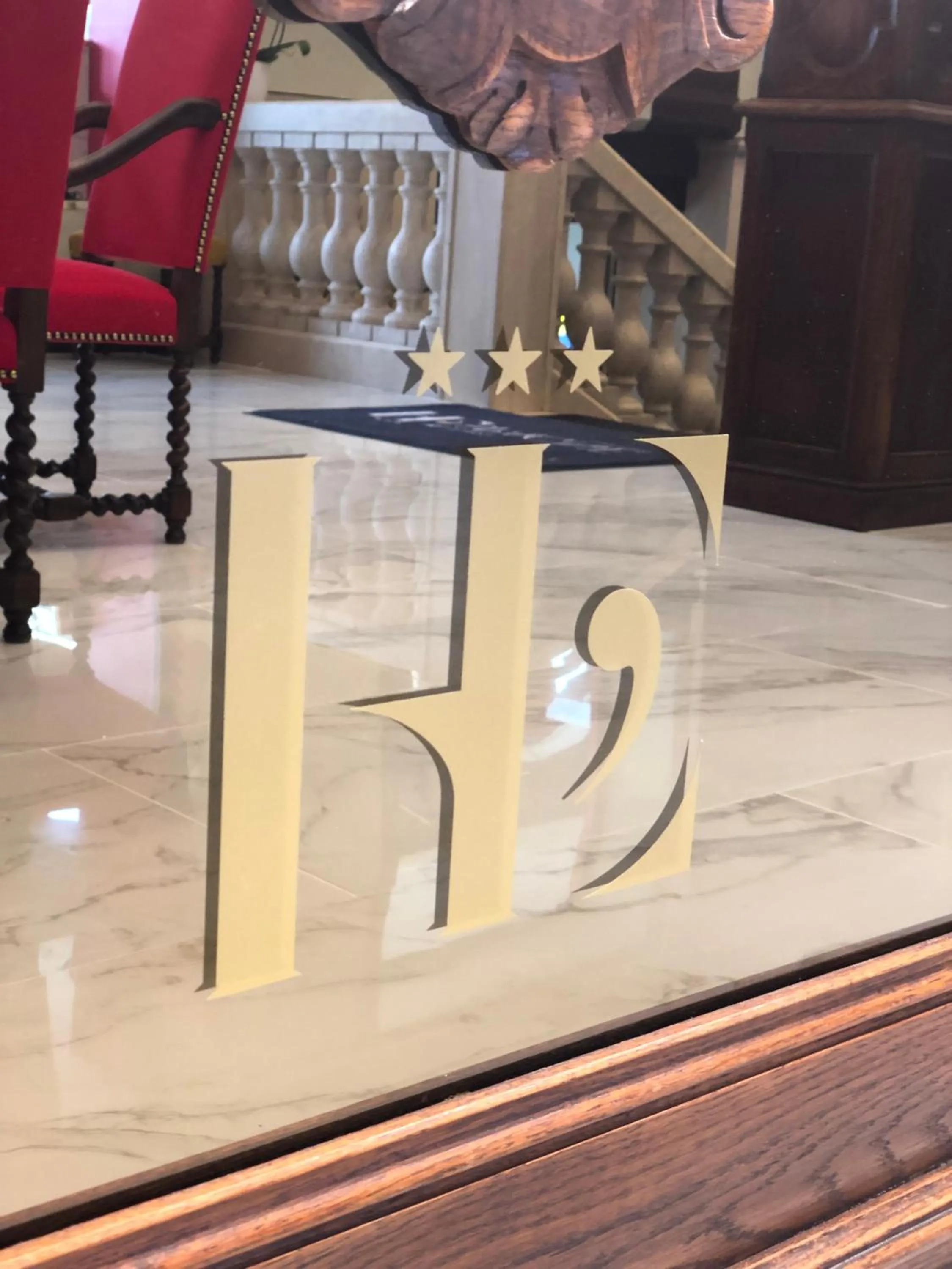 Property building in Grand Hôtel d'Espagne