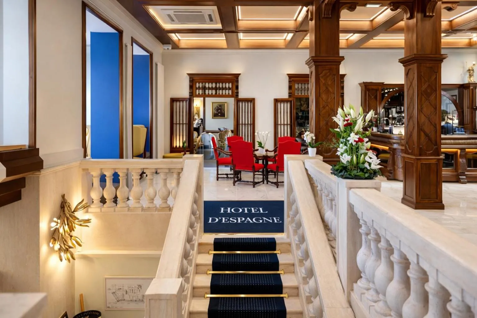 Property building in Grand Hôtel d'Espagne